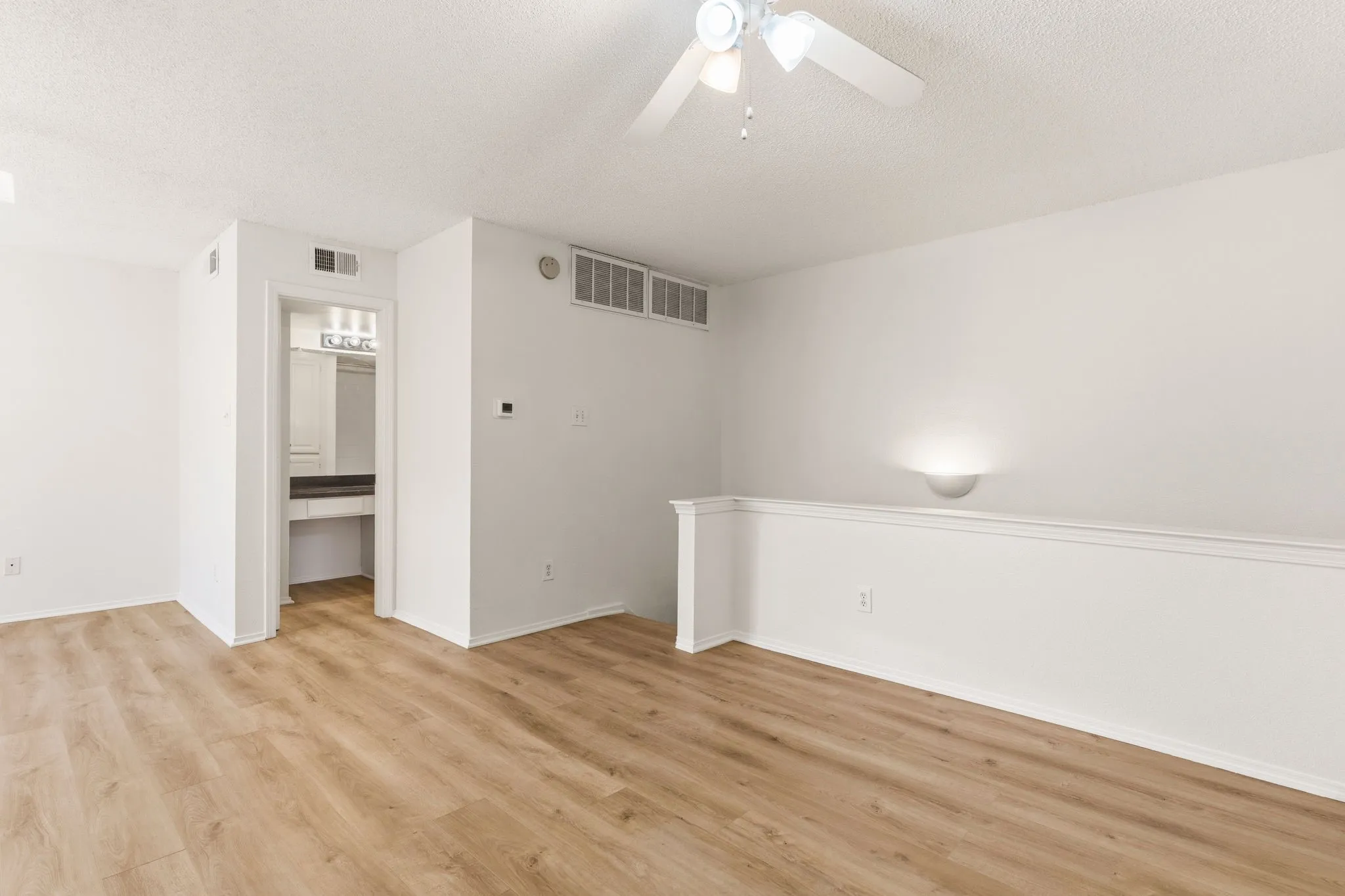 Condominium For Sale in Dallas County , 5757 E University Boulevard 26D, Dallas, Texas 75206, 1 Bedroom, 2 Bathroom, 1 Garage spaces, 920 Sqft, built in 1983, mls#21110205, Real Estate Agent in Dallas, Homes For Sale in Dallas county, Homes For Sale in Dallas, Realtor in Dallas Texas, Real Estate Brokerage Independent Realty Texas, Luminita Cordes Realtor