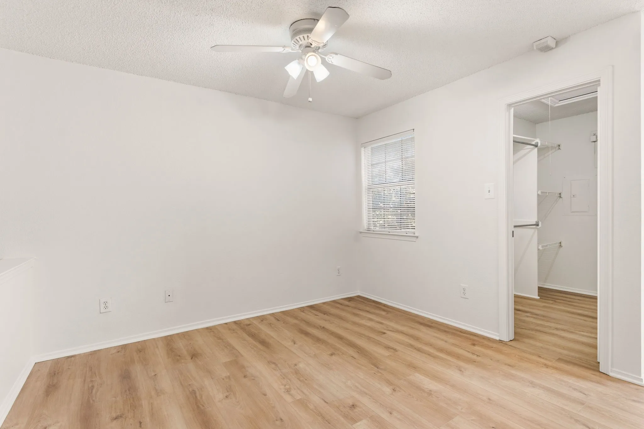Condominium For Sale in Dallas County , 5757 E University Boulevard 26D, Dallas, Texas 75206, 1 Bedroom, 2 Bathroom, 1 Garage spaces, 920 Sqft, built in 1983, mls#21110205, Real Estate Agent in Dallas, Homes For Sale in Dallas county, Homes For Sale in Dallas, Realtor in Dallas Texas, Real Estate Brokerage Independent Realty Texas, Luminita Cordes Realtor