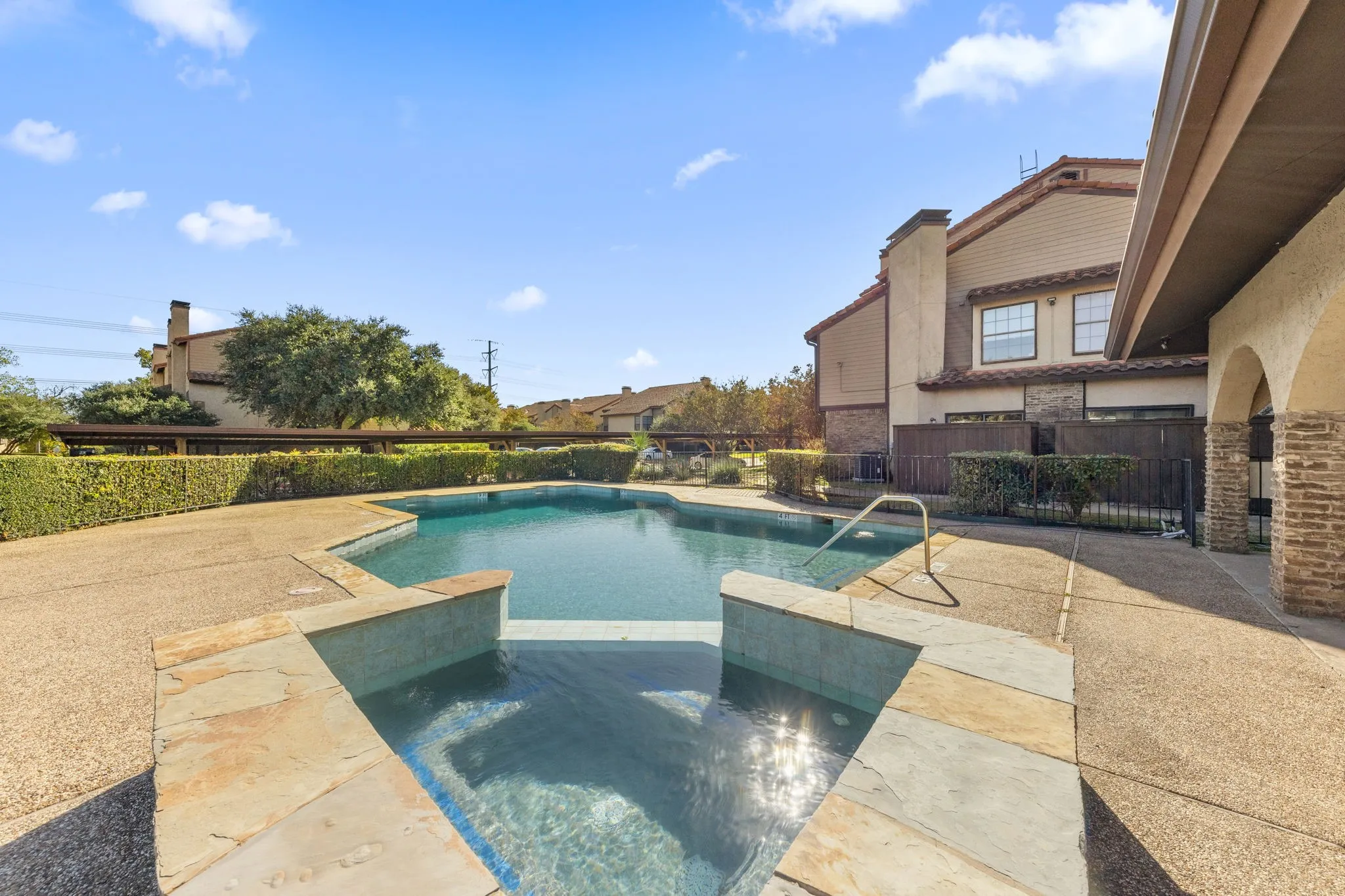 Condominium For Sale in Dallas County , 5757 E University Boulevard 26D, Dallas, Texas 75206, 1 Bedroom, 2 Bathroom, 1 Garage spaces, 920 Sqft, built in 1983, mls#21110205, Real Estate Agent in Dallas, Homes For Sale in Dallas county, Homes For Sale in Dallas, Realtor in Dallas Texas, Real Estate Brokerage Independent Realty Texas, Luminita Cordes Realtor