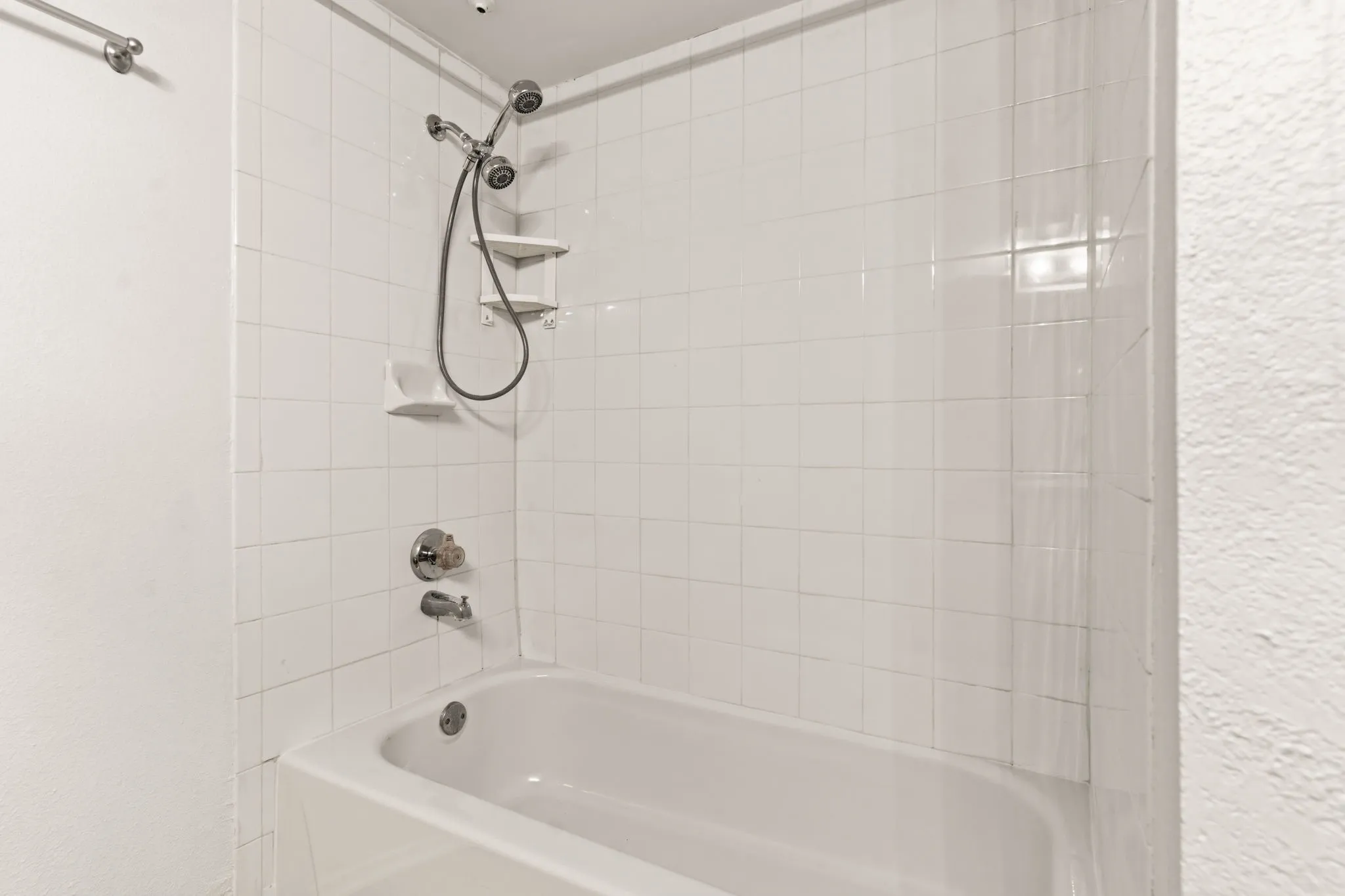 Condominium For Sale in Dallas County , 5757 E University Boulevard 26D, Dallas, Texas 75206, 1 Bedroom, 2 Bathroom, 1 Garage spaces, 920 Sqft, built in 1983, mls#21110205, Real Estate Agent in Dallas, Homes For Sale in Dallas county, Homes For Sale in Dallas, Realtor in Dallas Texas, Real Estate Brokerage Independent Realty Texas, Luminita Cordes Realtor
