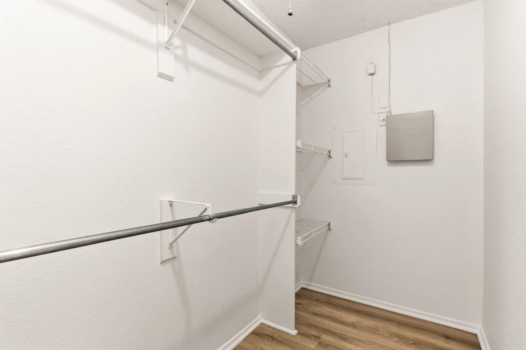 Condominium For Sale in Dallas County , 5757 E University Boulevard 26D, Dallas, Texas 75206, 1 Bedroom, 2 Bathroom, 1 Garage spaces, 920 Sqft, built in 1983, mls#21110205, Real Estate Agent in Dallas, Homes For Sale in Dallas county, Homes For Sale in Dallas, Realtor in Dallas Texas, Real Estate Brokerage Independent Realty Texas, Luminita Cordes Realtor