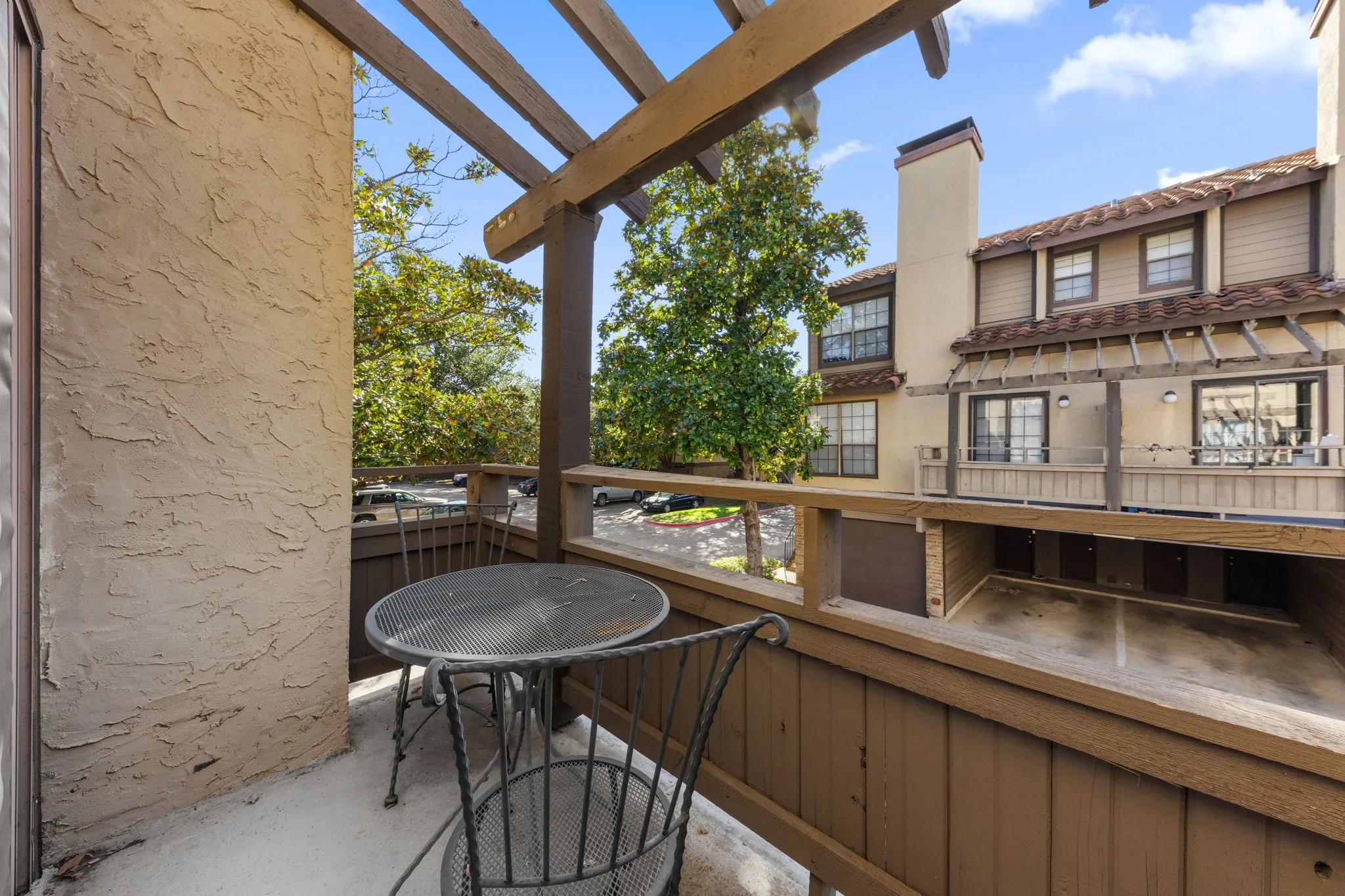 Condominium For Sale in Dallas County , 5757 E University Boulevard 26D, Dallas, Texas 75206, 1 Bedroom, 2 Bathroom, 1 Garage spaces, 920 Sqft, built in 1983, mls#21110205, Real Estate Agent in Dallas, Homes For Sale in Dallas county, Homes For Sale in Dallas, Realtor in Dallas Texas, Real Estate Brokerage Independent Realty Texas, Luminita Cordes Realtor