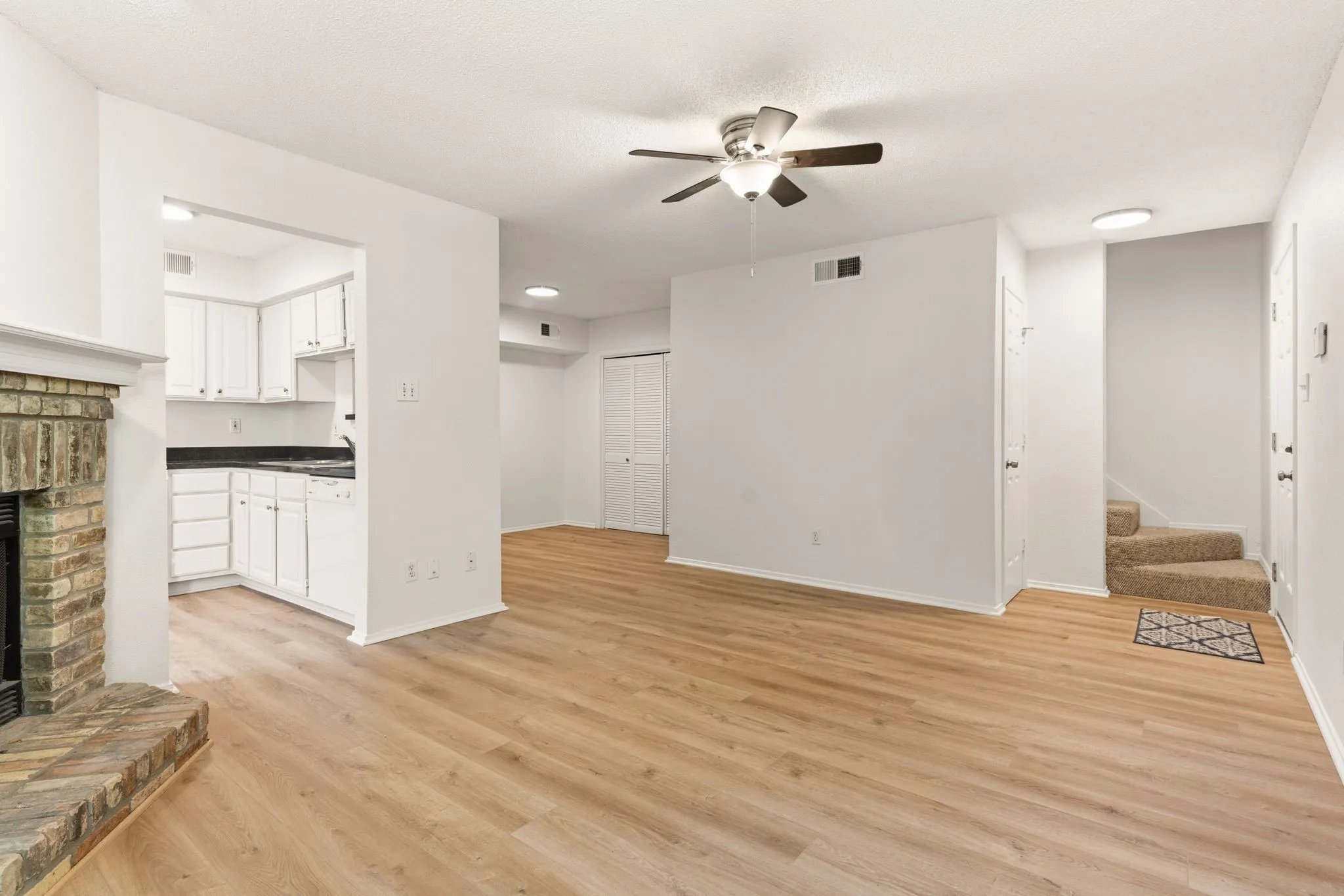 Condominium For Sale in Dallas County , 5757 E University Boulevard 26D, Dallas, Texas 75206, 1 Bedroom, 2 Bathroom, 1 Garage spaces, 920 Sqft, built in 1983, mls#21110205, Real Estate Agent in Dallas, Homes For Sale in Dallas county, Homes For Sale in Dallas, Realtor in Dallas Texas, Real Estate Brokerage Independent Realty Texas, Luminita Cordes Realtor