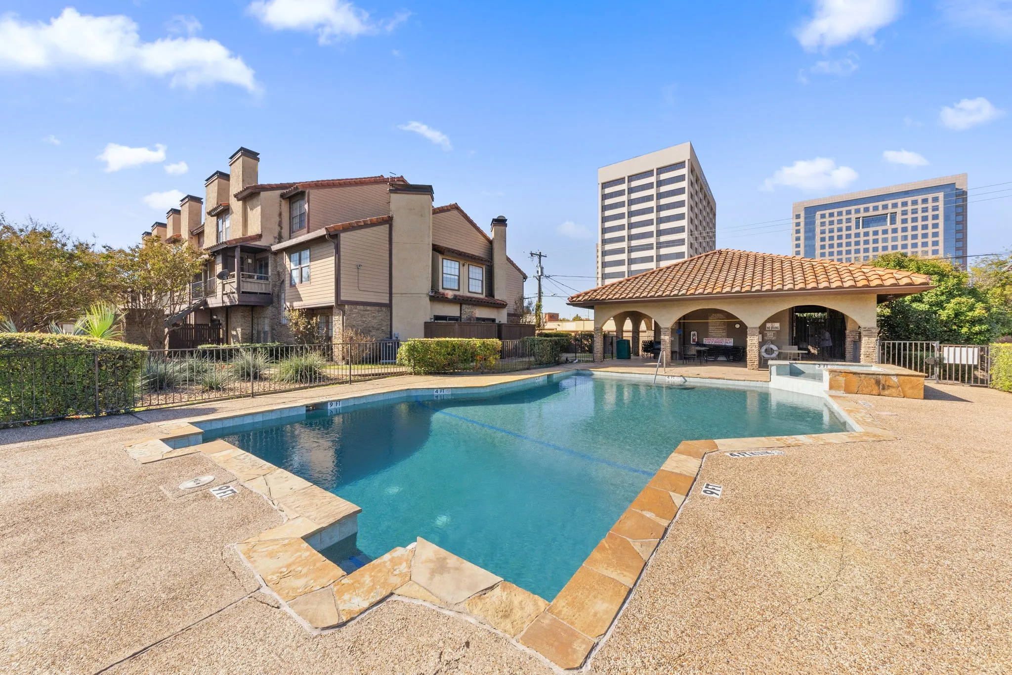 Condominium For Sale in Dallas County , 5757 E University Boulevard 26D, Dallas, Texas 75206, 1 Bedroom, 2 Bathroom, 1 Garage spaces, 920 Sqft, built in 1983, mls#21110205, Real Estate Agent in Dallas, Homes For Sale in Dallas county, Homes For Sale in Dallas, Realtor in Dallas Texas, Real Estate Brokerage Independent Realty Texas, Luminita Cordes Realtor
