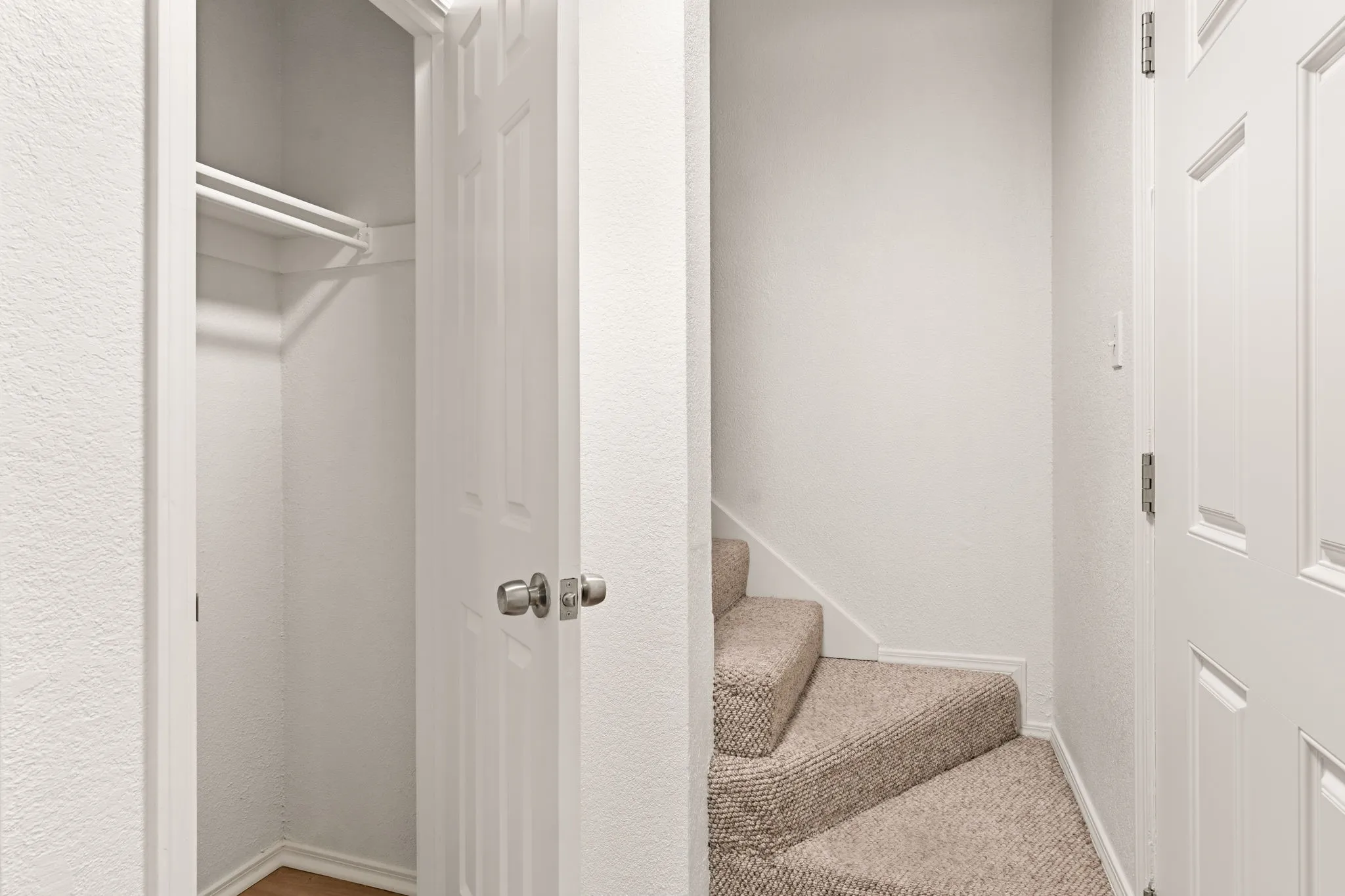 Condominium For Sale in Dallas County , 5757 E University Boulevard 26D, Dallas, Texas 75206, 1 Bedroom, 2 Bathroom, 1 Garage spaces, 920 Sqft, built in 1983, mls#21110205, Real Estate Agent in Dallas, Homes For Sale in Dallas county, Homes For Sale in Dallas, Realtor in Dallas Texas, Real Estate Brokerage Independent Realty Texas, Luminita Cordes Realtor
