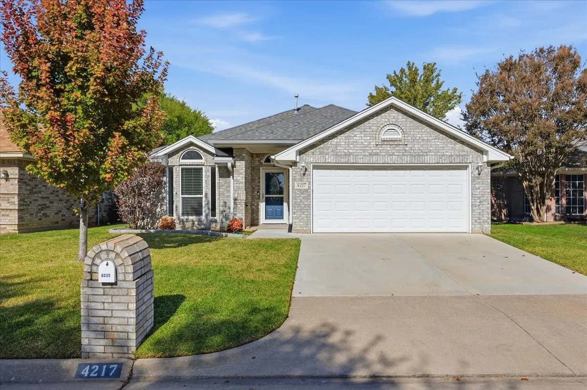 Single Family Residence For Sale in Tarrant County , 4217 Judith Way, Haltom City, Texas 76137, 3 Bedroom, 2 Bathroom, 2 Garage spaces, 1,823 Sqft, built in 1993, Preowned, mls#21101872, Real Estate Agent in Haltom City, Homes For Sale in Tarrant county, Homes For Sale in Haltom City, Realtor in Haltom City Texas, Real Estate Brokerage Independent Realty Texas, Luminita Cordes Realtor