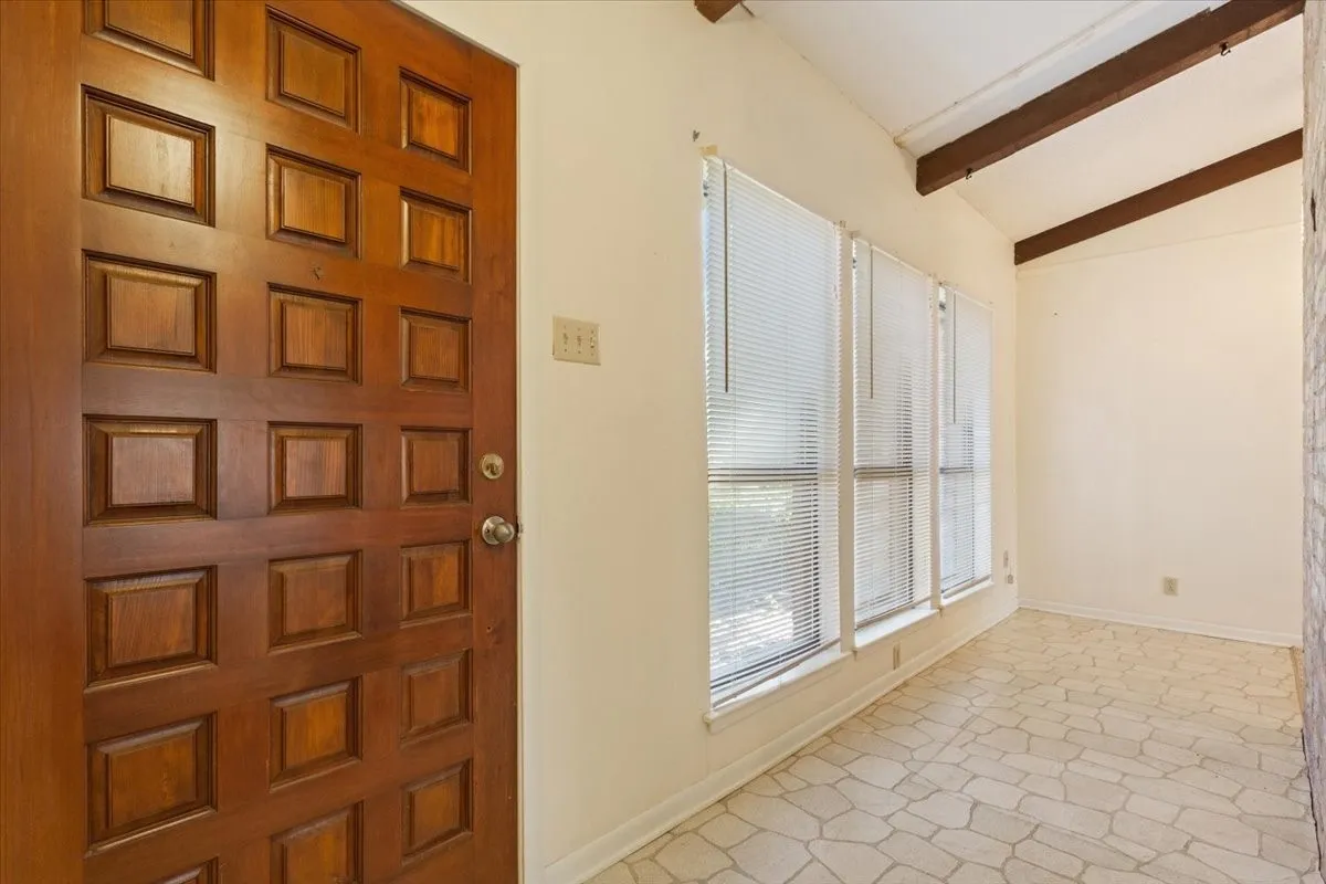 Entrance foyer with baseboards