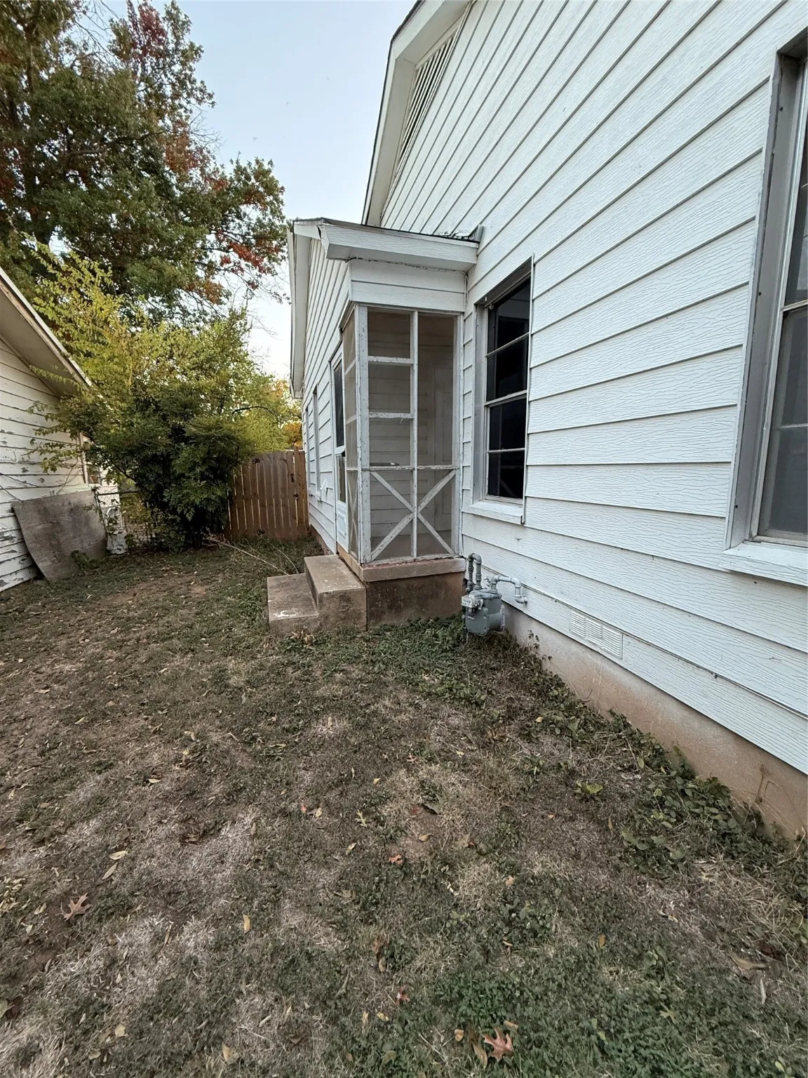 Single Family Residence For Sale in Coleman County , 1107 W Cedar St, Coleman, Texas 76834, 2 Bedrooms, 1 Bathroom, 1 Garage spaces, 1,144 Sqft, built in 0, Price $125,000, mls#21113406, Real Estate Agent in Coleman, Homes For Sale in Coleman county, Homes For Sale in Coleman, Realtor in Coleman Texas, Real Estate Brokerage Independent Realty Texas, Luminita Cordes Realtor