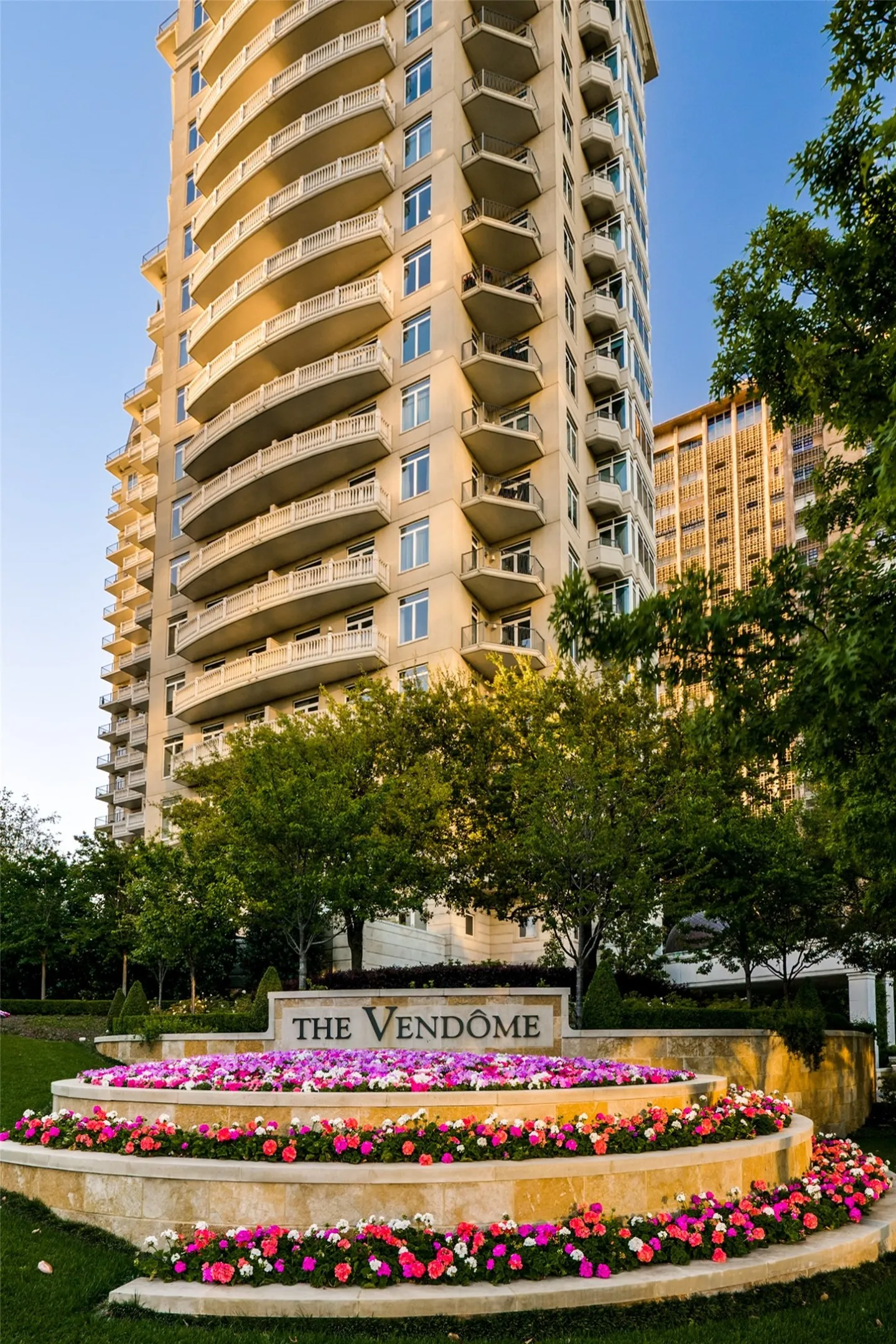 Condominium For Sale in Dallas County , 3505 Turtle Creek Boulevard 20E, Dallas, Texas 75219, 3 Bedroom, 4 Bathroom, 4 Garage spaces, 6,088 Sqft, built in 2000, mls#21109894, Real Estate Agent in Dallas, Homes For Sale in Dallas county, Homes For Sale in Dallas, Realtor in Dallas Texas, Real Estate Brokerage Independent Realty Texas, Luminita Cordes Realtor
