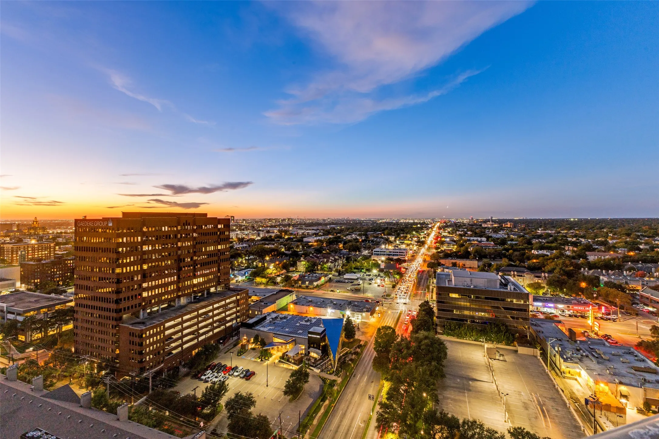 Condominium For Sale in Dallas County , 3505 Turtle Creek Boulevard 20E, Dallas, Texas 75219, 3 Bedroom, 4 Bathroom, 4 Garage spaces, 6,088 Sqft, built in 2000, mls#21109894, Real Estate Agent in Dallas, Homes For Sale in Dallas county, Homes For Sale in Dallas, Realtor in Dallas Texas, Real Estate Brokerage Independent Realty Texas, Luminita Cordes Realtor