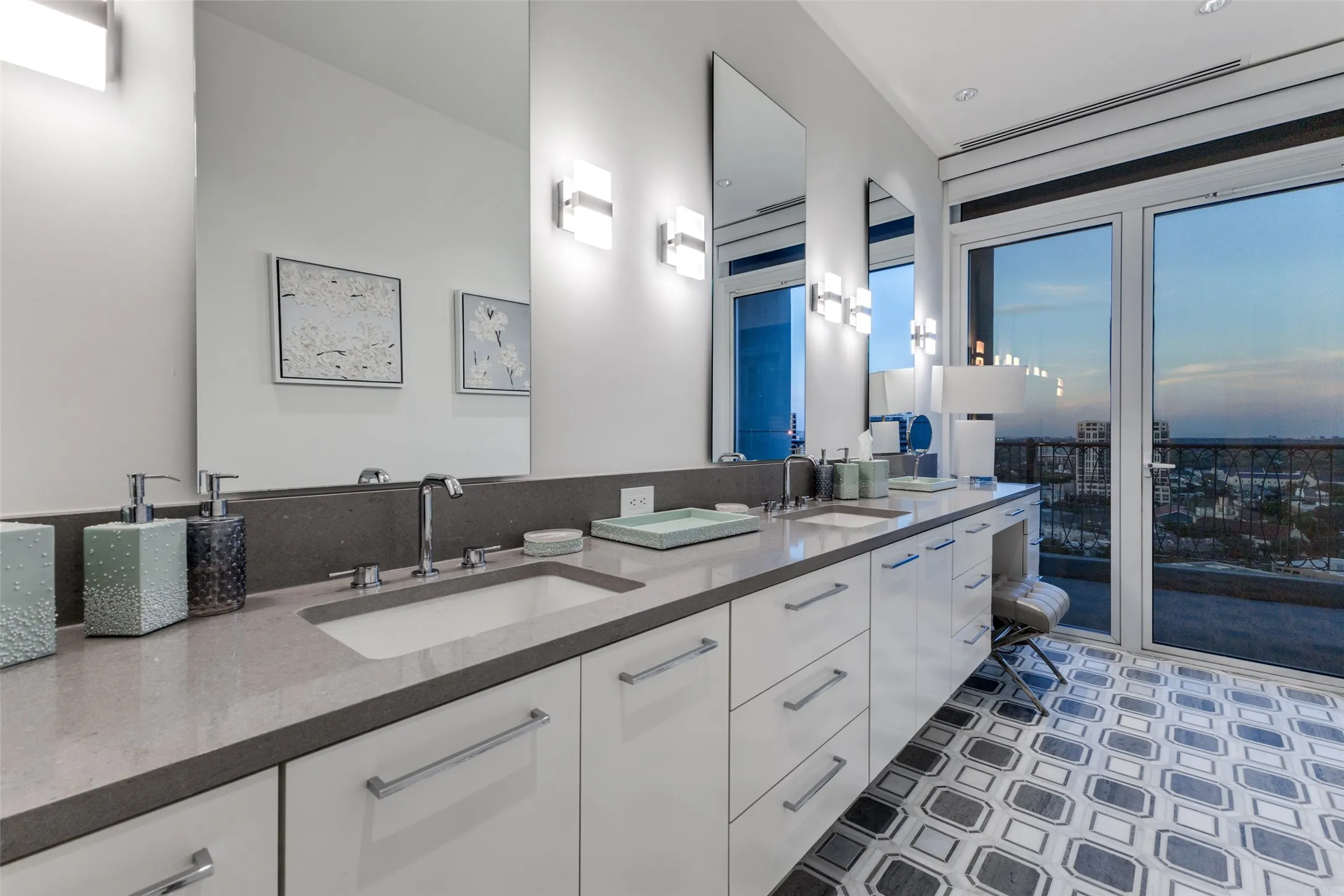 Condominium For Sale in Dallas County , 3505 Turtle Creek Boulevard 20E, Dallas, Texas 75219, 3 Bedroom, 4 Bathroom, 4 Garage spaces, 6,088 Sqft, built in 2000, mls#21109894, Real Estate Agent in Dallas, Homes For Sale in Dallas county, Homes For Sale in Dallas, Realtor in Dallas Texas, Real Estate Brokerage Independent Realty Texas, Luminita Cordes Realtor