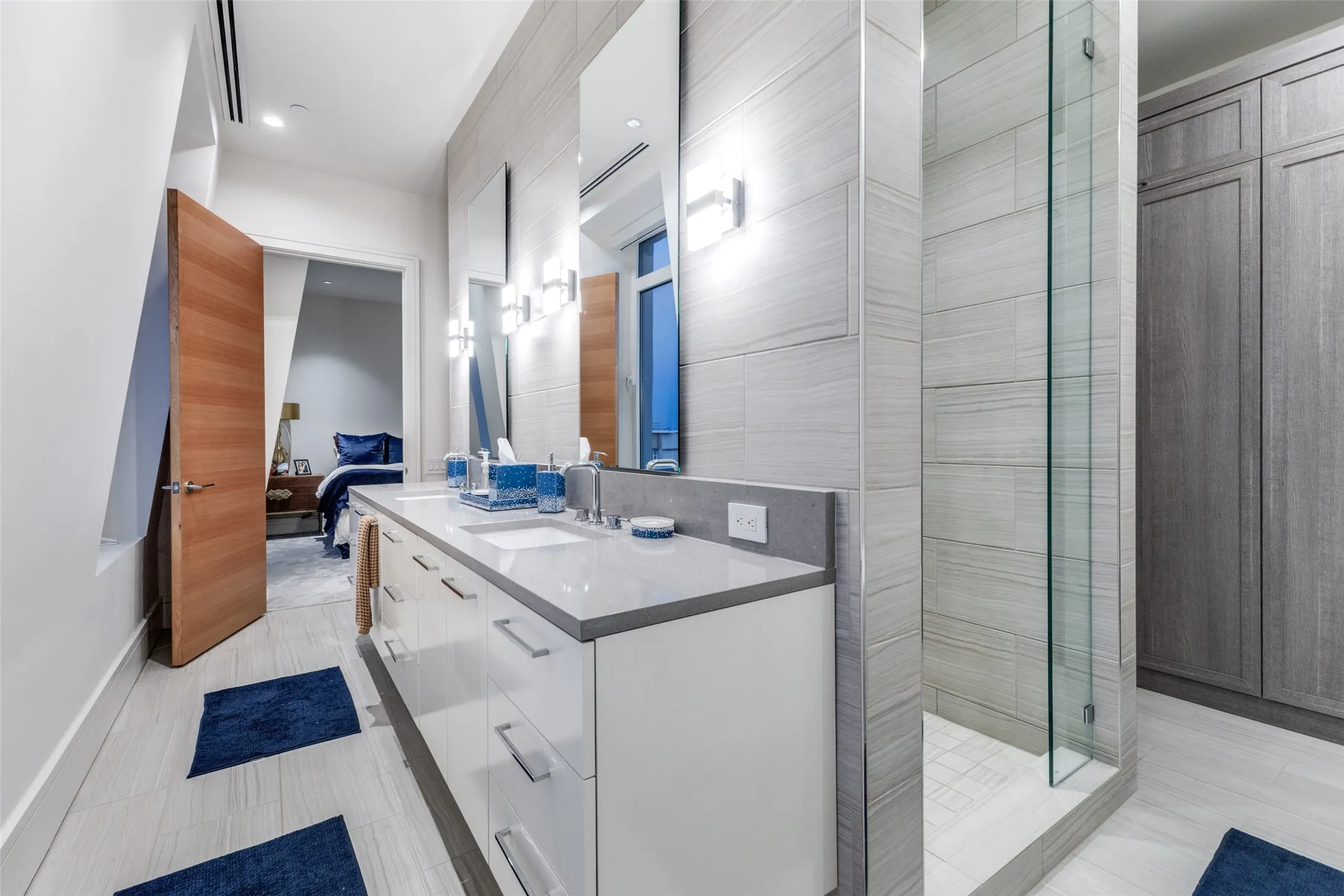 Condominium For Sale in Dallas County , 3505 Turtle Creek Boulevard 20E, Dallas, Texas 75219, 3 Bedroom, 4 Bathroom, 4 Garage spaces, 6,088 Sqft, built in 2000, mls#21109894, Real Estate Agent in Dallas, Homes For Sale in Dallas county, Homes For Sale in Dallas, Realtor in Dallas Texas, Real Estate Brokerage Independent Realty Texas, Luminita Cordes Realtor