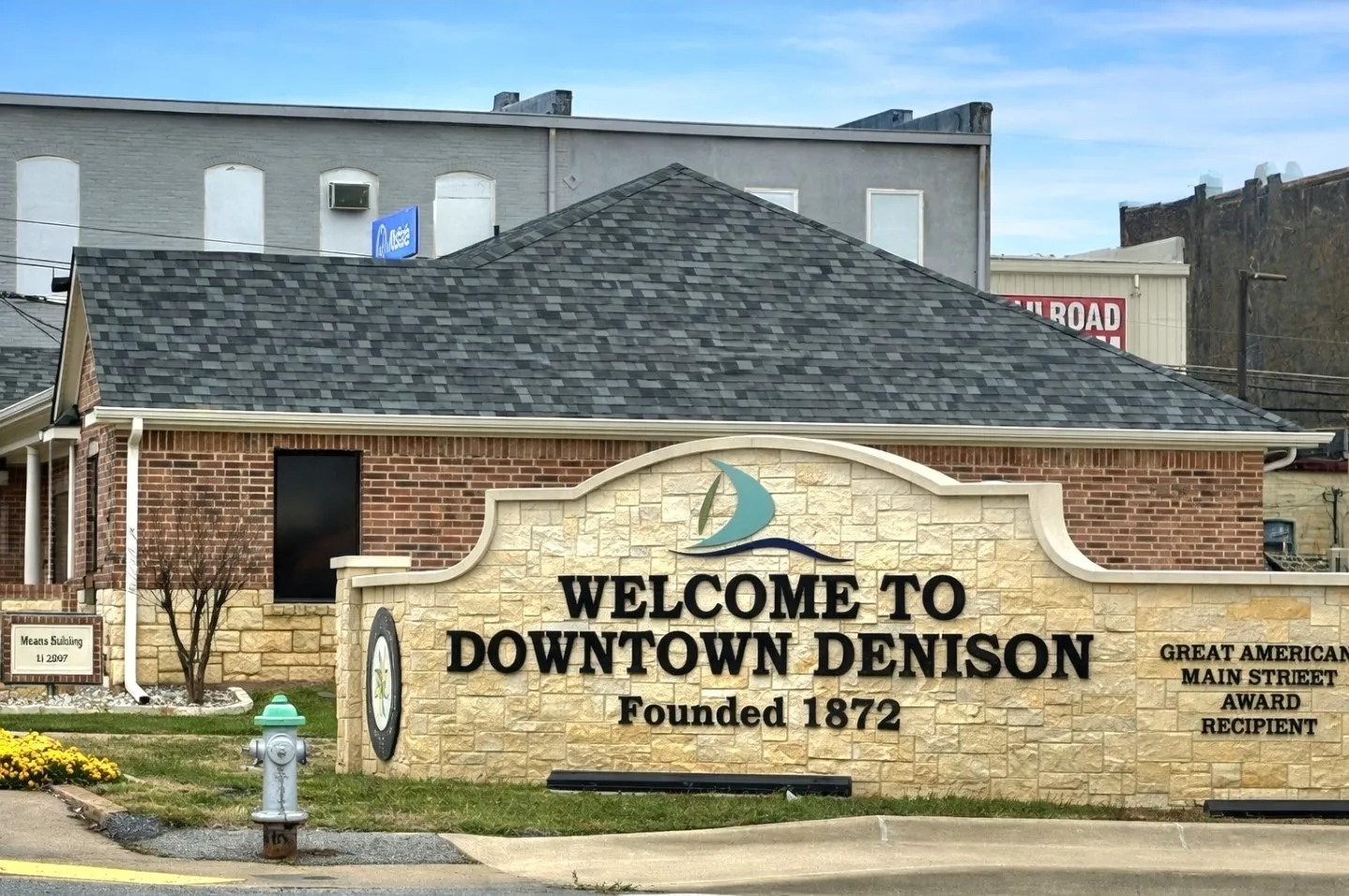 Single Family Residence For Sale in Grayson County , 110 W Morton Street, Denison, Texas 75021, 3 Bedroom, 2 Bathroom, Garage spaces, 1,540 Sqft, built in 1940, Preowned, mls#21111454, Real Estate Agent in Denison, Homes For Sale in Grayson county, Homes For Sale in Denison, Realtor in Denison Texas, Real Estate Brokerage Independent Realty Texas, Luminita Cordes Realtor