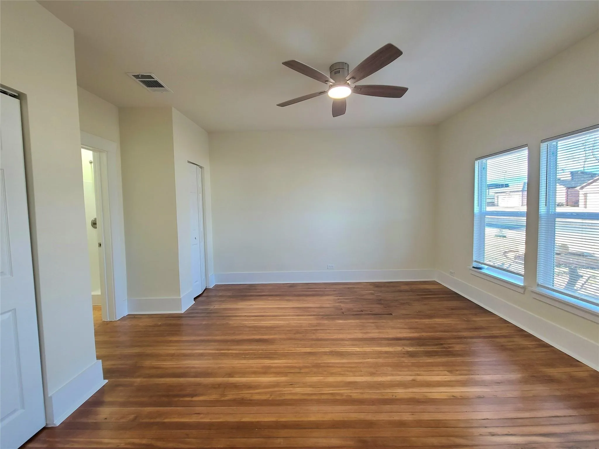 Single Family Residence For Sale in Grayson County , 110 W Morton Street, Denison, Texas 75021, 3 Bedroom, 2 Bathroom, Garage spaces, 1,540 Sqft, built in 1940, Preowned, mls#21111454, Real Estate Agent in Denison, Homes For Sale in Grayson county, Homes For Sale in Denison, Realtor in Denison Texas, Real Estate Brokerage Independent Realty Texas, Luminita Cordes Realtor