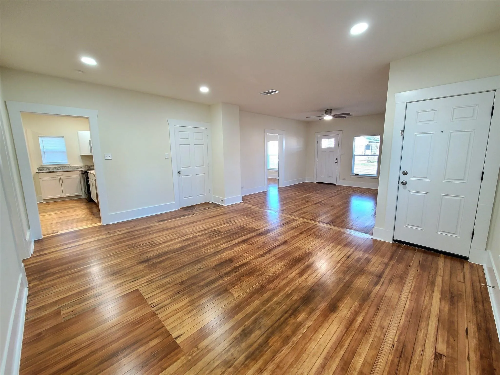 Single Family Residence For Sale in Grayson County , 110 W Morton Street, Denison, Texas 75021, 3 Bedroom, 2 Bathroom, Garage spaces, 1,540 Sqft, built in 1940, Preowned, mls#21111454, Real Estate Agent in Denison, Homes For Sale in Grayson county, Homes For Sale in Denison, Realtor in Denison Texas, Real Estate Brokerage Independent Realty Texas, Luminita Cordes Realtor