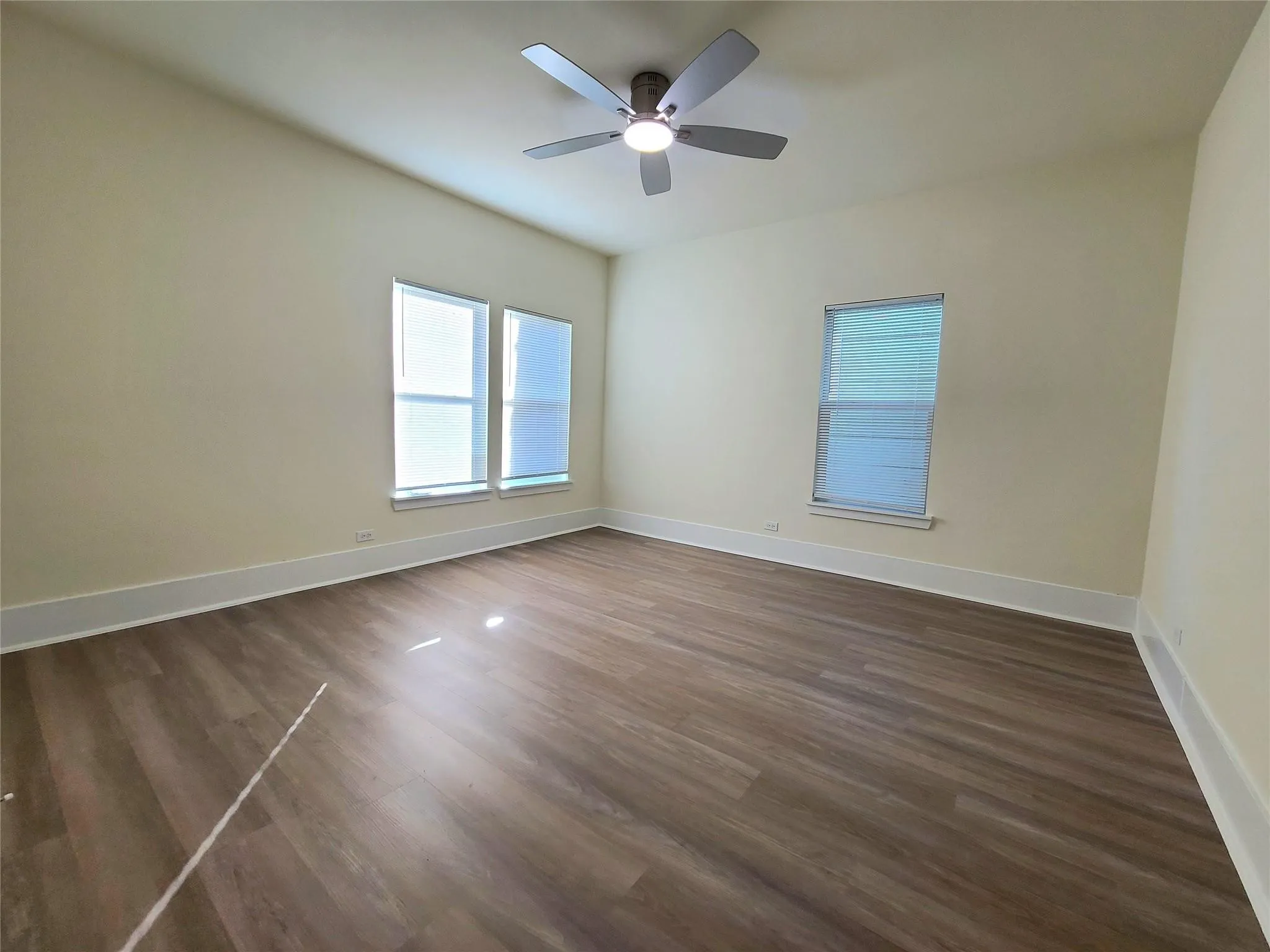 Single Family Residence For Sale in Grayson County , 110 W Morton Street, Denison, Texas 75021, 3 Bedroom, 2 Bathroom, Garage spaces, 1,540 Sqft, built in 1940, Preowned, mls#21111454, Real Estate Agent in Denison, Homes For Sale in Grayson county, Homes For Sale in Denison, Realtor in Denison Texas, Real Estate Brokerage Independent Realty Texas, Luminita Cordes Realtor