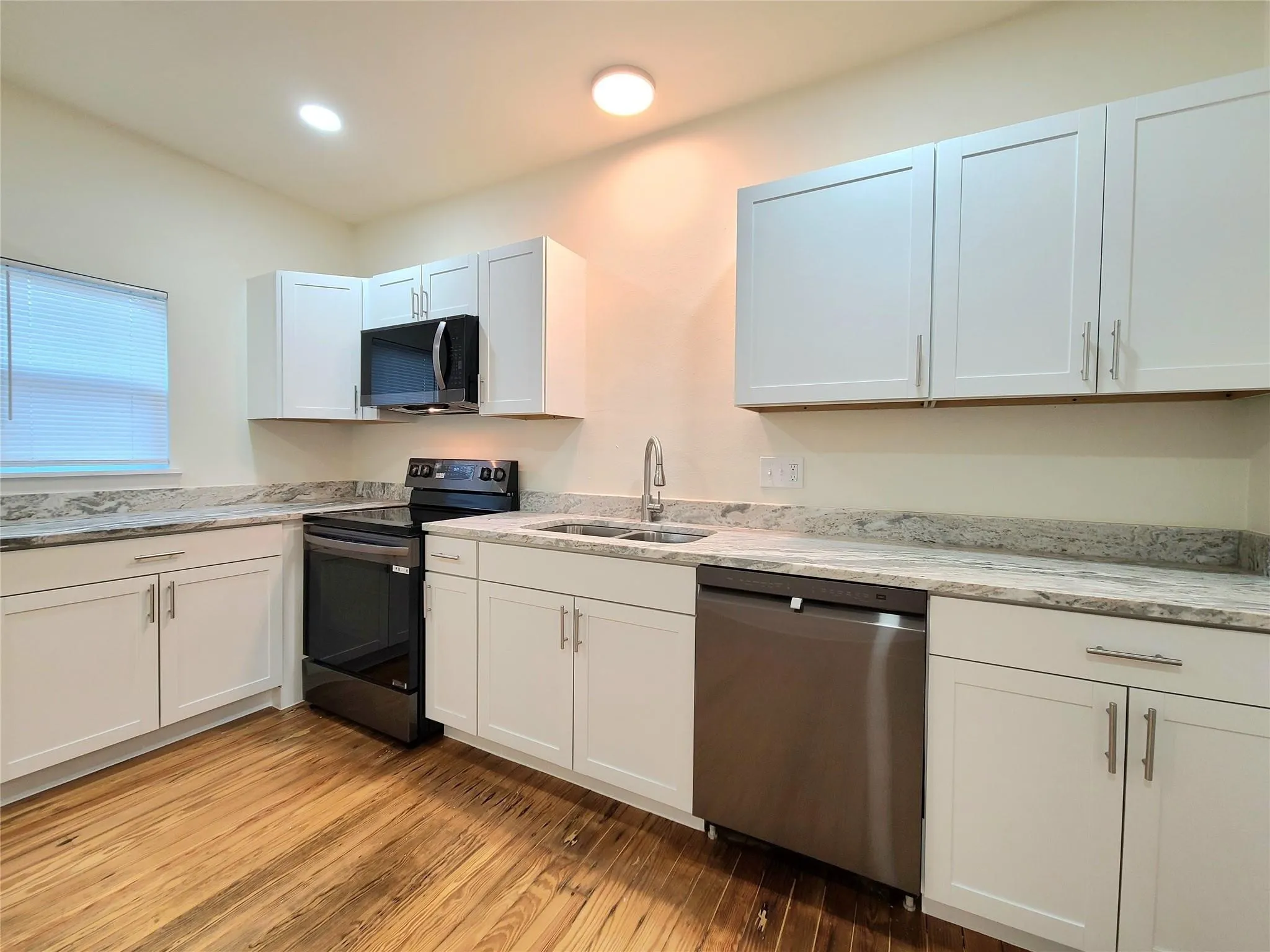 Single Family Residence For Sale in Grayson County , 110 W Morton Street, Denison, Texas 75021, 3 Bedroom, 2 Bathroom, Garage spaces, 1,540 Sqft, built in 1940, Preowned, mls#21111454, Real Estate Agent in Denison, Homes For Sale in Grayson county, Homes For Sale in Denison, Realtor in Denison Texas, Real Estate Brokerage Independent Realty Texas, Luminita Cordes Realtor