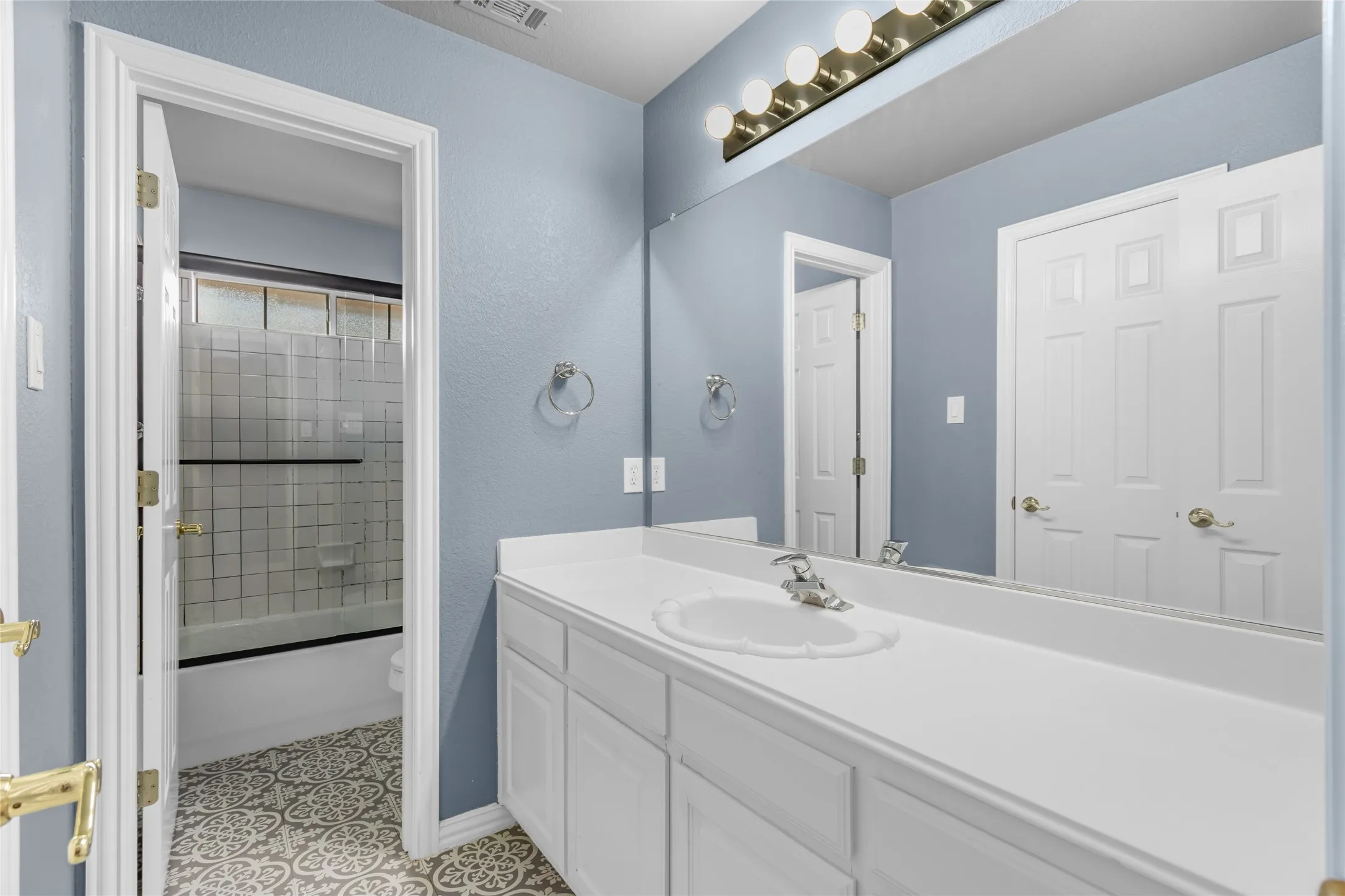 Single Family Residence For Sale in Collin County , 3804 Morning Dove Drive, Plano, Texas 75025, 4 Bedroom, 4 Bathroom, 3 Garage spaces, 4,130 Sqft, built in 1999, Preowned, mls#21113522, Real Estate Agent in Plano, Homes For Sale in Collin county, Homes For Sale in Plano, Realtor in Plano Texas, Real Estate Brokerage Independent Realty Texas, Luminita Cordes Realtor