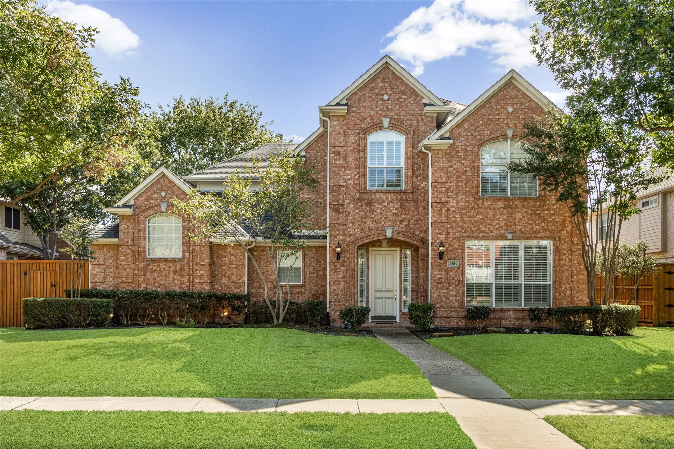 Single Family Residence For Sale in Collin County , 3804 Morning Dove Drive, Plano, Texas 75025, 4 Bedroom, 4 Bathroom, 3 Garage spaces, 4,130 Sqft, built in 1999, Preowned, mls#21113522, Real Estate Agent in Plano, Homes For Sale in Collin county, Homes For Sale in Plano, Realtor in Plano Texas, Real Estate Brokerage Independent Realty Texas, Luminita Cordes Realtor
