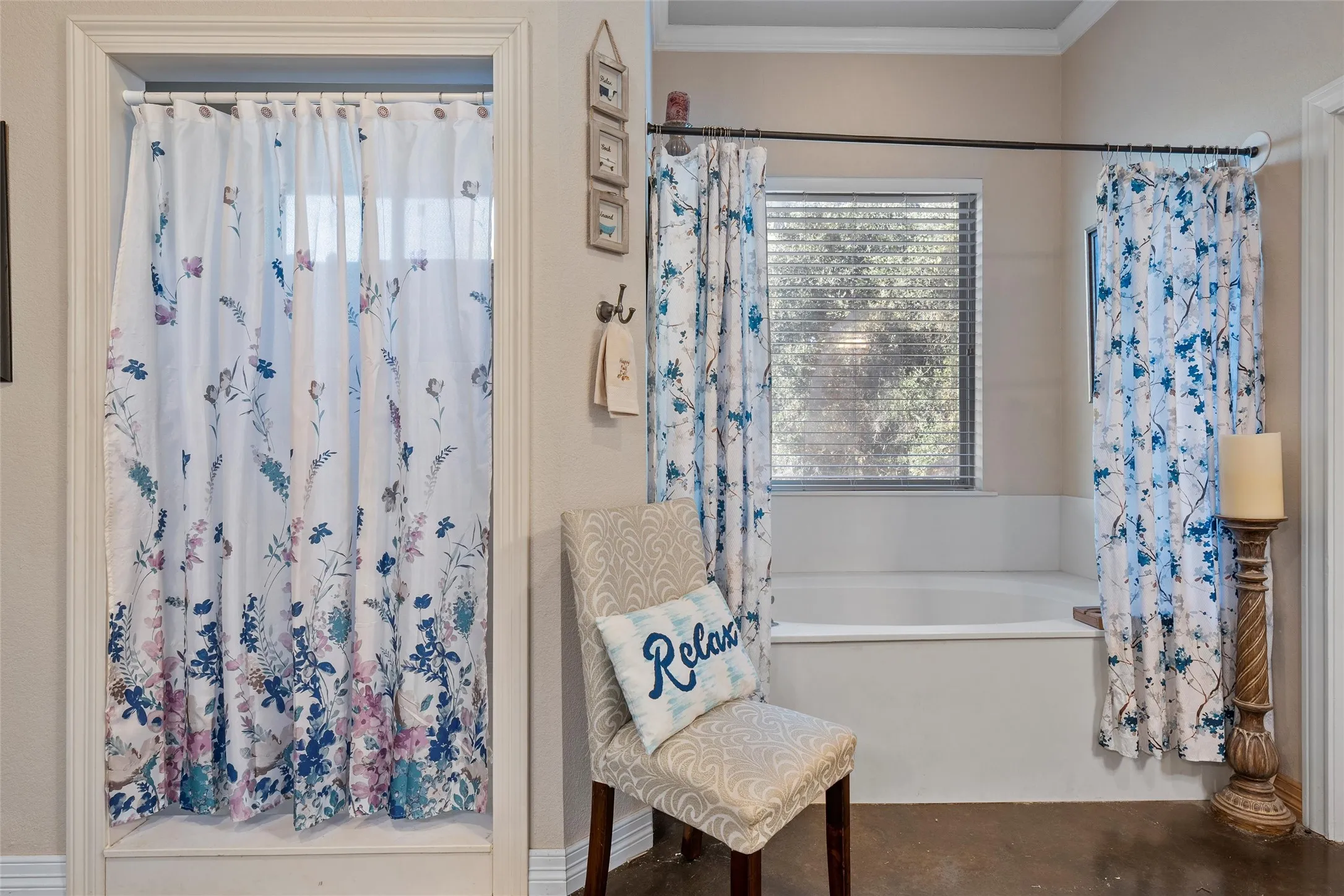 Primary bathroom area featuring crown molding and concrete flooring