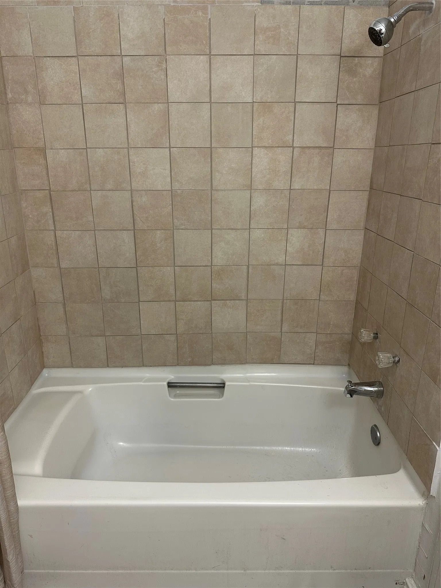 Single Family Residence For Sale in Dallas County , 846 Truman Circle, Lancaster, Texas 75146, 3 Bedroom, 3 Bathroom, Garage spaces, 2,021 Sqft, built in 1960, mls#21113572, Real Estate Agent in Lancaster, Homes For Sale in Dallas county, Homes For Sale in Lancaster, Realtor in Lancaster Texas, Real Estate Brokerage Independent Realty Texas, Luminita Cordes Realtor