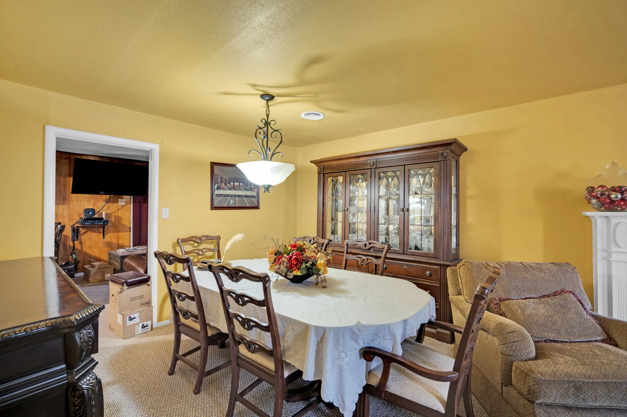 Single Family Residence For Sale in Dallas County , 846 Truman Circle, Lancaster, Texas 75146, 3 Bedroom, 3 Bathroom, Garage spaces, 2,021 Sqft, built in 1960, mls#21113572, Real Estate Agent in Lancaster, Homes For Sale in Dallas county, Homes For Sale in Lancaster, Realtor in Lancaster Texas, Real Estate Brokerage Independent Realty Texas, Luminita Cordes Realtor