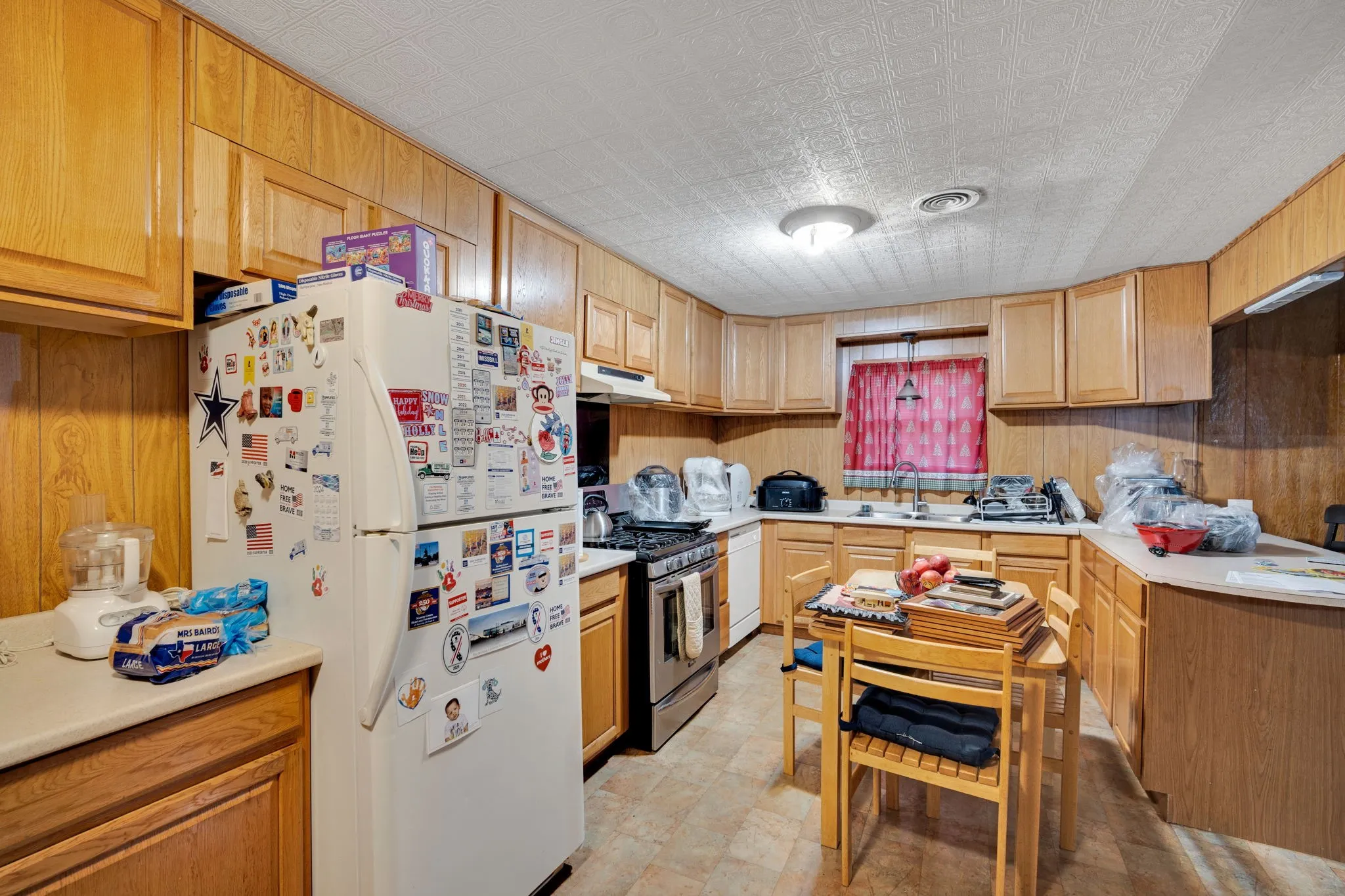 Single Family Residence For Sale in Dallas County , 846 Truman Circle, Lancaster, Texas 75146, 3 Bedroom, 3 Bathroom, Garage spaces, 2,021 Sqft, built in 1960, mls#21113572, Real Estate Agent in Lancaster, Homes For Sale in Dallas county, Homes For Sale in Lancaster, Realtor in Lancaster Texas, Real Estate Brokerage Independent Realty Texas, Luminita Cordes Realtor