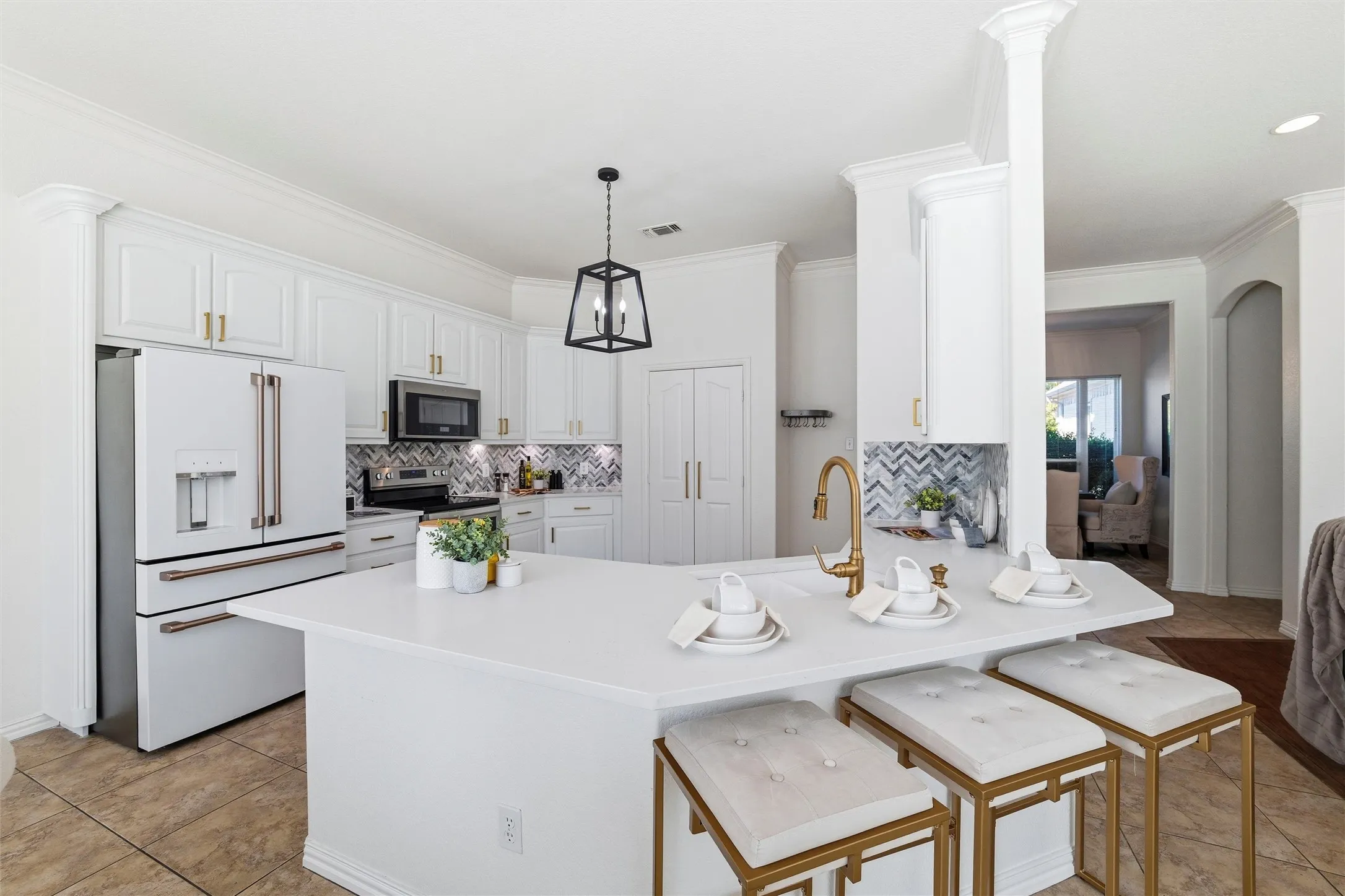 Single Family Residence For Sale in Tarrant County , 10601 Pack Saddle Trail, Fort Worth, Texas 76108, 5 Bedroom, 4 Bathroom, 3 Garage spaces, 3,476 Sqft, built in 2004, Preowned, mls#21111354, Real Estate Agent in Fort Worth, Homes For Sale in Tarrant county, Homes For Sale in Fort Worth, Realtor in Fort Worth Texas, Real Estate Brokerage Independent Realty Texas, Luminita Cordes Realtor