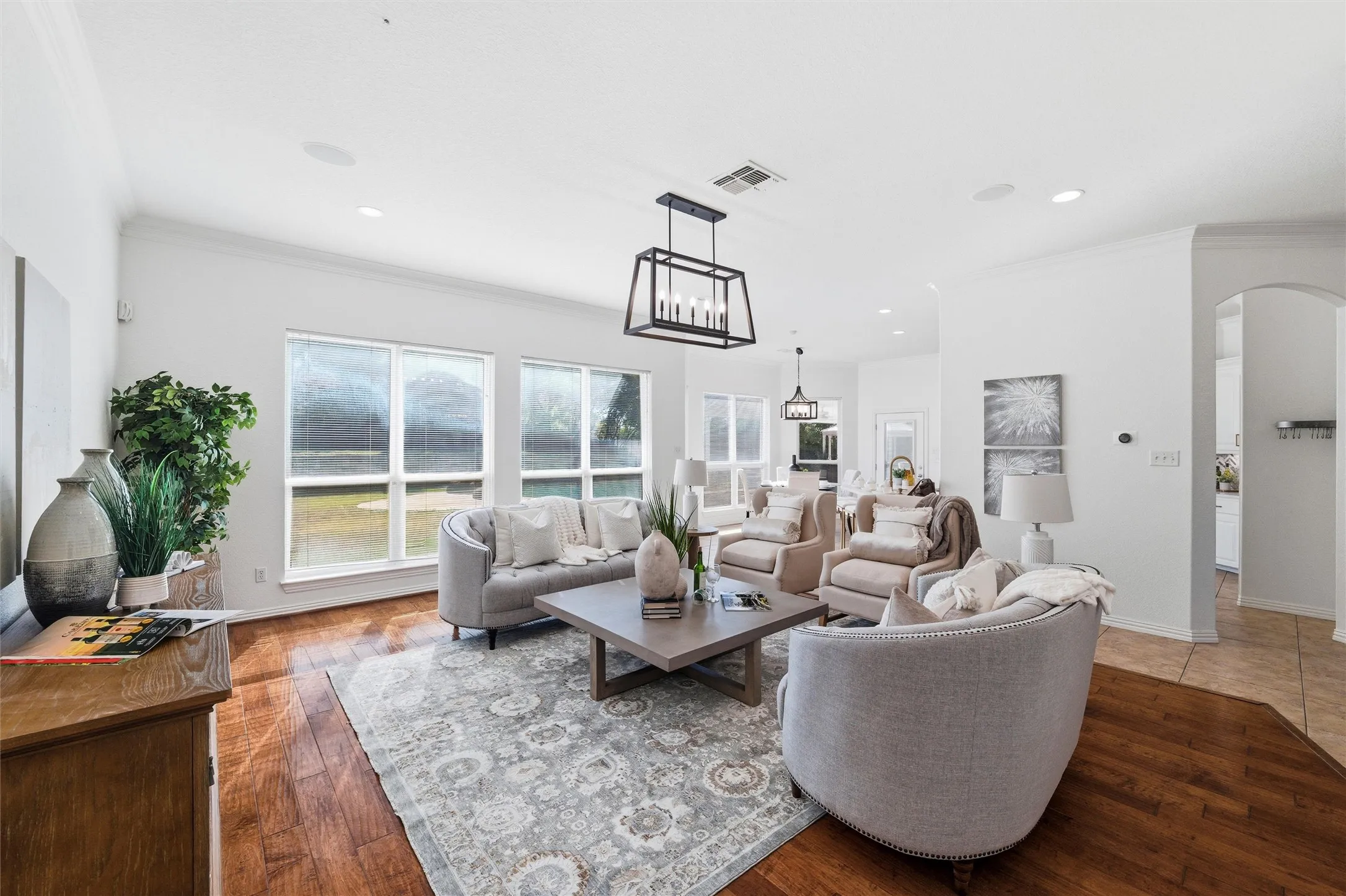 Single Family Residence For Sale in Tarrant County , 10601 Pack Saddle Trail, Fort Worth, Texas 76108, 5 Bedroom, 4 Bathroom, 3 Garage spaces, 3,476 Sqft, built in 2004, Preowned, mls#21111354, Real Estate Agent in Fort Worth, Homes For Sale in Tarrant county, Homes For Sale in Fort Worth, Realtor in Fort Worth Texas, Real Estate Brokerage Independent Realty Texas, Luminita Cordes Realtor