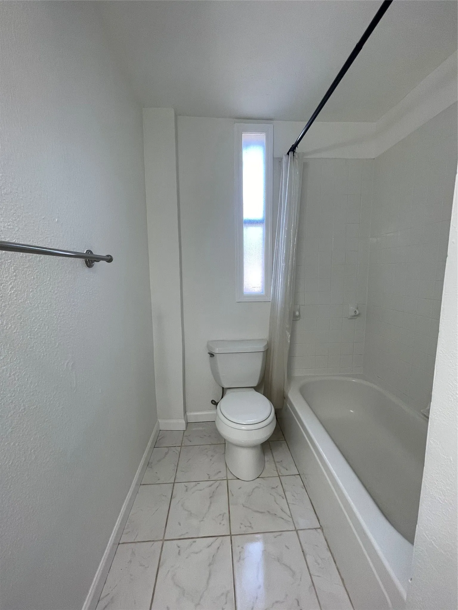 Condominium For Rent in Hunt County , 2309 Wesley Street B, Greenville, Texas 75401, 2 Bedroom, 1 Bathroom, Garage spaces, 1,150 Sqft, built in 1910, Preowned, mls#21110069, Real Estate Agent in Greenville, Homes For Rent in Hunt county, Homes For Rent in Greenville, Realtor in Greenville Texas, Real Estate Brokerage Independent Realty Texas, Luminita Cordes Realtor