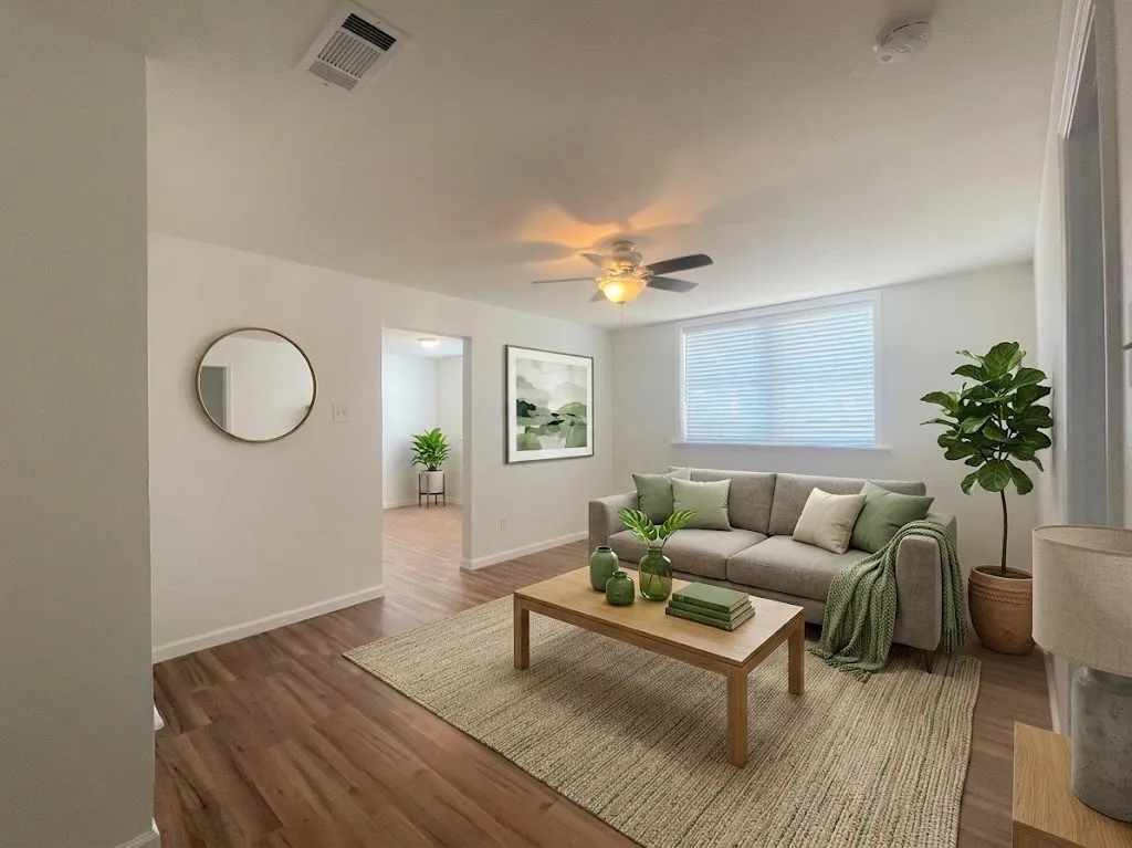 Condominium For Rent in Hunt County , 2309 Wesley Street B, Greenville, Texas 75401, 2 Bedroom, 1 Bathroom, Garage spaces, 1,150 Sqft, built in 1910, Preowned, mls#21110069, Real Estate Agent in Greenville, Homes For Rent in Hunt county, Homes For Rent in Greenville, Realtor in Greenville Texas, Real Estate Brokerage Independent Realty Texas, Luminita Cordes Realtor