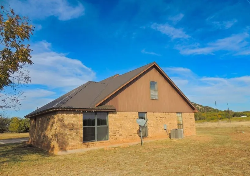 Single Family Residence For Sale in Taylor County , 150 CR 676, Tuscola, Texas 79562, 3 Bedrooms, 2 Bathrooms, 2 Garage spaces, 2,830 Sqft, built in 1993, Price $539,900, mls#21113786, Real Estate Agent in Tuscola, Homes For Sale in Taylor county, Homes For Sale in Tuscola, Realtor in Tuscola Texas, Real Estate Brokerage Independent Realty Texas, Luminita Cordes Realtor