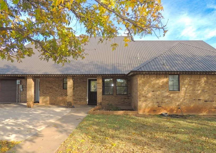 Single Family Residence For Sale in Taylor County , 150 CR 676, Tuscola, Texas 79562, 3 Bedrooms, 2 Bathrooms, 2 Garage spaces, 2,830 Sqft, built in 1993, Price $539,900, mls#21113786, Real Estate Agent in Tuscola, Homes For Sale in Taylor county, Homes For Sale in Tuscola, Realtor in Tuscola Texas, Real Estate Brokerage Independent Realty Texas, Luminita Cordes Realtor