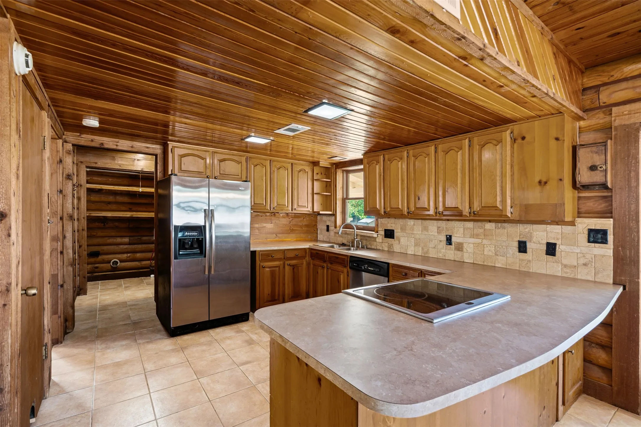 Single Family Residence For Sale in Tarrant County , 7329 Hickey Road, Azle, Texas 76020, 5 Bedroom, 3 Bathroom, 2 Garage spaces, 1,980 Sqft, built in 1985, mls#21113918, Real Estate Agent in Azle, Homes For Sale in Tarrant county, Homes For Sale in Azle, Realtor in Azle Texas, Real Estate Brokerage Independent Realty Texas, Luminita Cordes Realtor