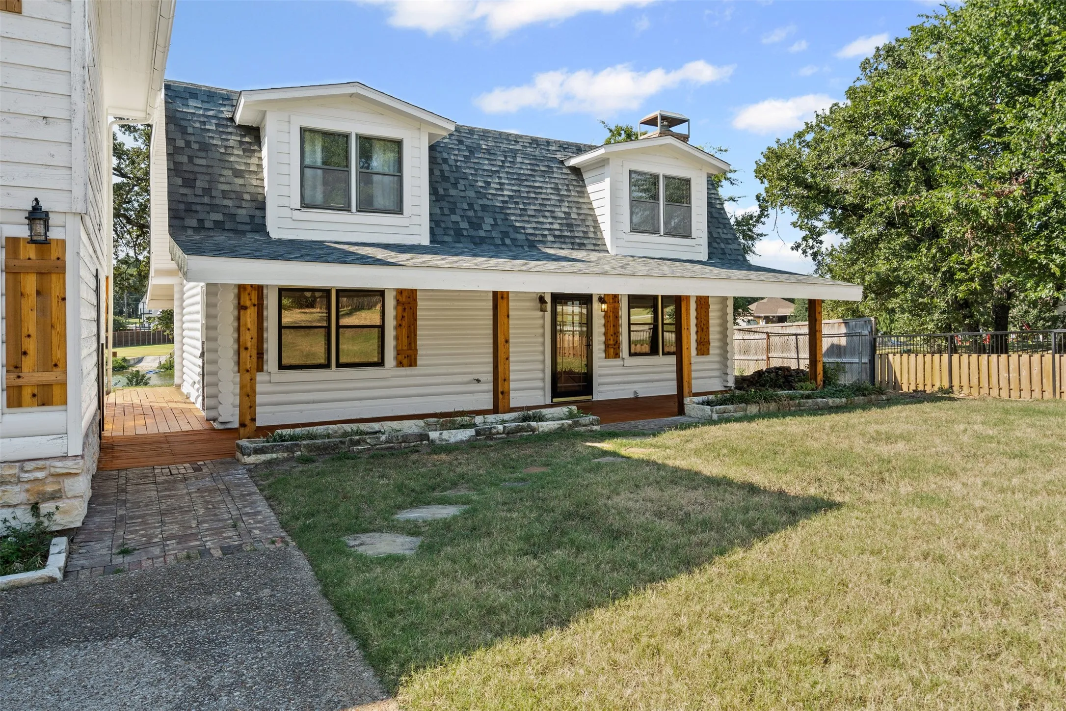 Single Family Residence For Sale in Tarrant County , 7329 Hickey Road, Azle, Texas 76020, 5 Bedroom, 3 Bathroom, 2 Garage spaces, 1,980 Sqft, built in 1985, mls#21113918, Real Estate Agent in Azle, Homes For Sale in Tarrant county, Homes For Sale in Azle, Realtor in Azle Texas, Real Estate Brokerage Independent Realty Texas, Luminita Cordes Realtor