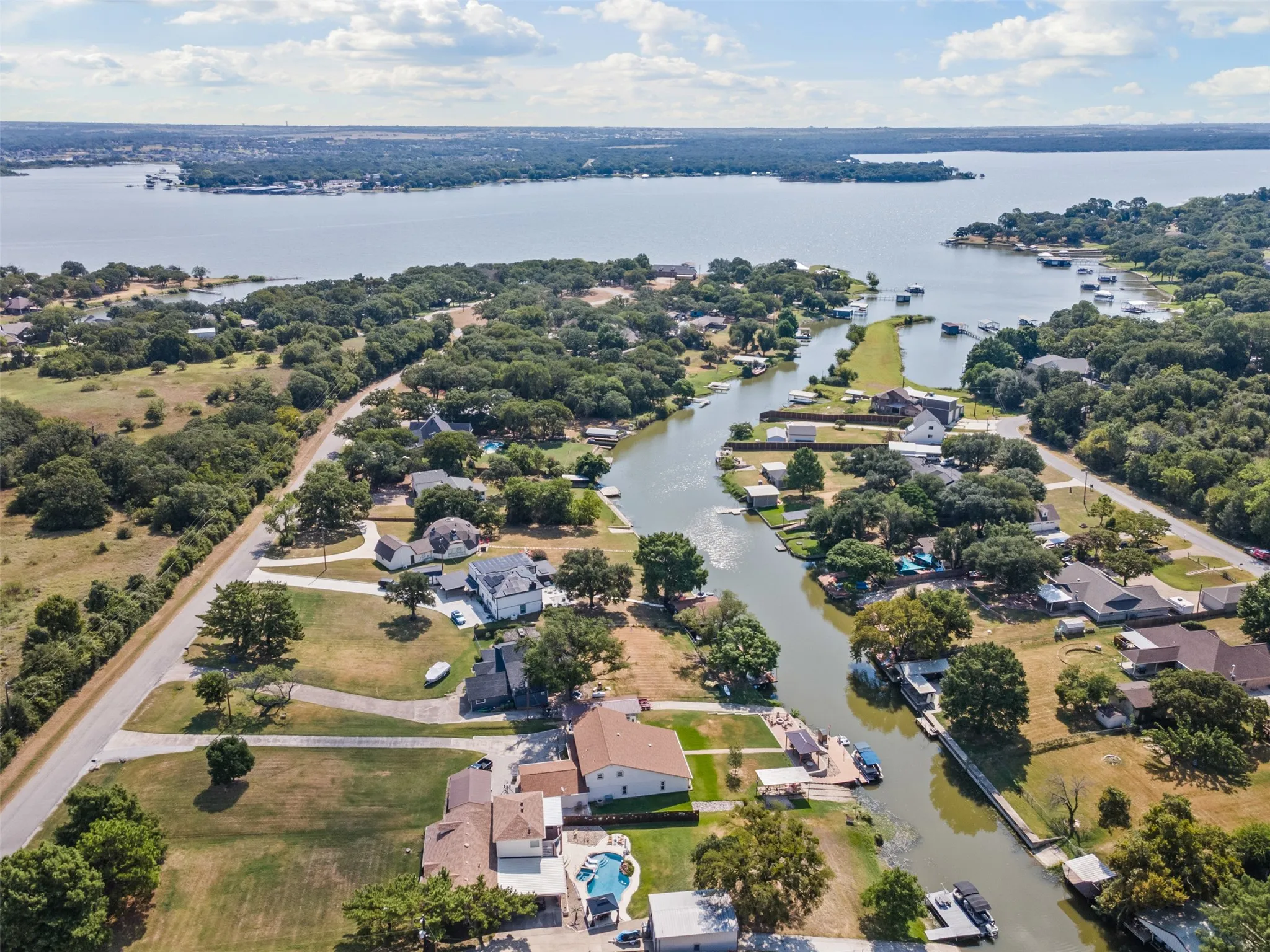 Single Family Residence For Sale in Tarrant County , 7329 Hickey Road, Azle, Texas 76020, 5 Bedroom, 3 Bathroom, 2 Garage spaces, 1,980 Sqft, built in 1985, mls#21113918, Real Estate Agent in Azle, Homes For Sale in Tarrant county, Homes For Sale in Azle, Realtor in Azle Texas, Real Estate Brokerage Independent Realty Texas, Luminita Cordes Realtor