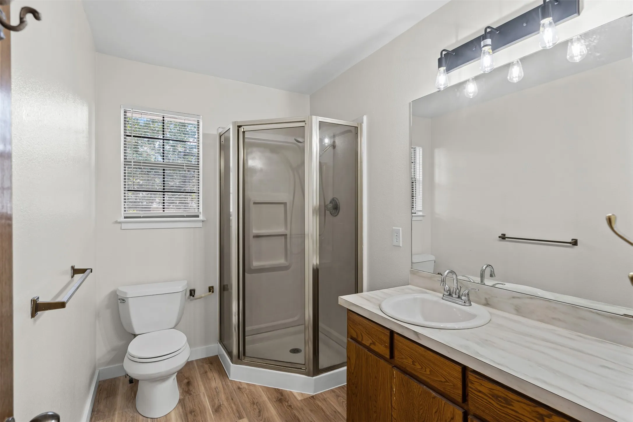 Single Family Residence For Sale in Tarrant County , 7329 Hickey Road, Azle, Texas 76020, 5 Bedroom, 3 Bathroom, 2 Garage spaces, 1,980 Sqft, built in 1985, mls#21113918, Real Estate Agent in Azle, Homes For Sale in Tarrant county, Homes For Sale in Azle, Realtor in Azle Texas, Real Estate Brokerage Independent Realty Texas, Luminita Cordes Realtor