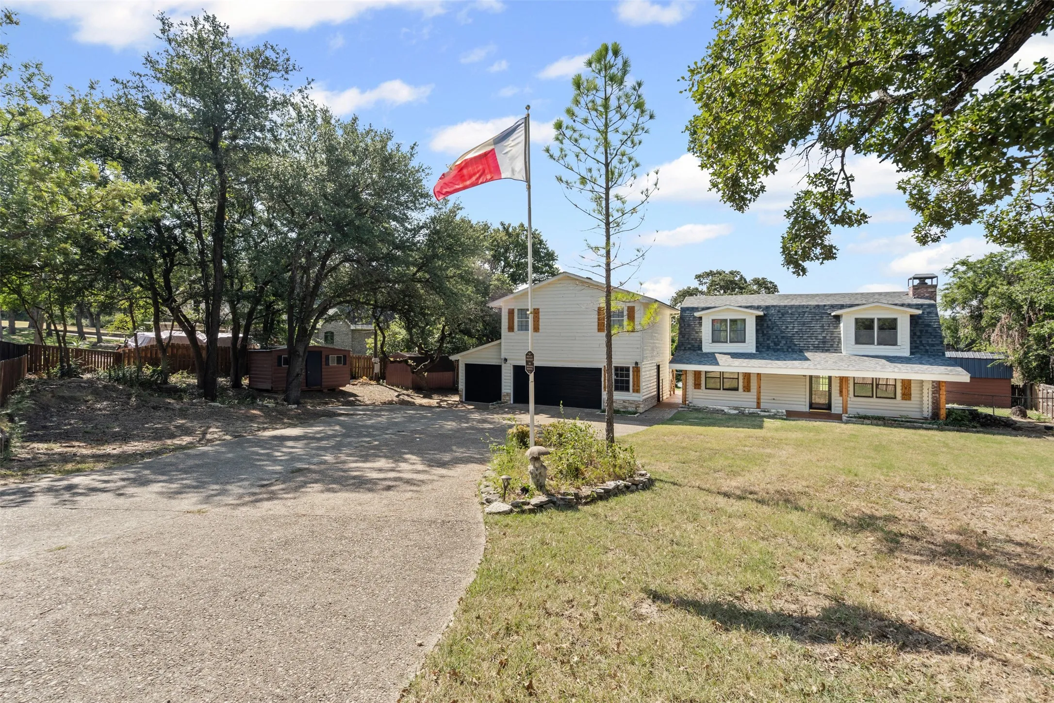 Single Family Residence For Sale in Tarrant County , 7329 Hickey Road, Azle, Texas 76020, 5 Bedroom, 3 Bathroom, 2 Garage spaces, 1,980 Sqft, built in 1985, mls#21113918, Real Estate Agent in Azle, Homes For Sale in Tarrant county, Homes For Sale in Azle, Realtor in Azle Texas, Real Estate Brokerage Independent Realty Texas, Luminita Cordes Realtor