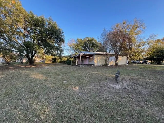 Single Family Residence For Sale in Henderson County , 306 Bounding Main Street, Gun Barrel City, Texas 75156, 2 Bedrooms, 1 Bathroom, Garage spaces, 992 Sqft, built in 1976, Preowned, Price $75,000, mls#21113553, Real Estate Agent in Gun Barrel City, Homes For Sale in Henderson county, Homes For Sale in Gun Barrel City, Realtor in Gun Barrel City Texas, Real Estate Brokerage Independent Realty Texas, Luminita Cordes Realtor