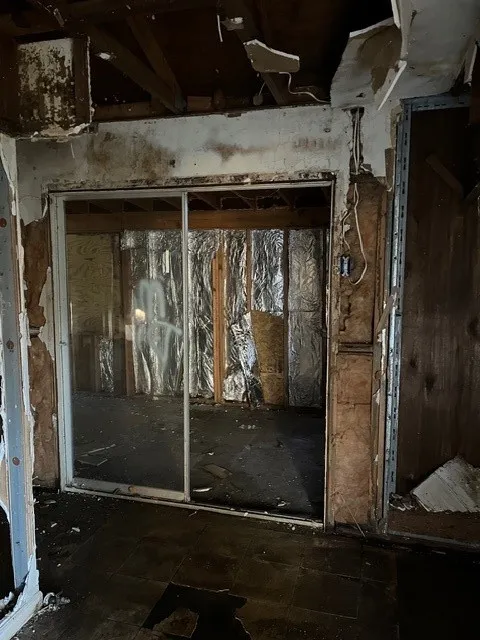 Single Family Residence For Sale in Henderson County , 306 Bounding Main Street, Gun Barrel City, Texas 75156, 2 Bedrooms, 1 Bathroom, Garage spaces, 992 Sqft, built in 1976, Preowned, Price $75,000, mls#21113553, Real Estate Agent in Gun Barrel City, Homes For Sale in Henderson county, Homes For Sale in Gun Barrel City, Realtor in Gun Barrel City Texas, Real Estate Brokerage Independent Realty Texas, Luminita Cordes Realtor