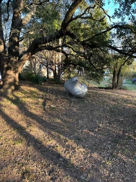 Single Family Residence For Sale in Henderson County , 306 Bounding Main Street, Gun Barrel City, Texas 75156, 2 Bedrooms, 1 Bathroom, Garage spaces, 992 Sqft, built in 1976, Preowned, Price $75,000, mls#21113553, Real Estate Agent in Gun Barrel City, Homes For Sale in Henderson county, Homes For Sale in Gun Barrel City, Realtor in Gun Barrel City Texas, Real Estate Brokerage Independent Realty Texas, Luminita Cordes Realtor