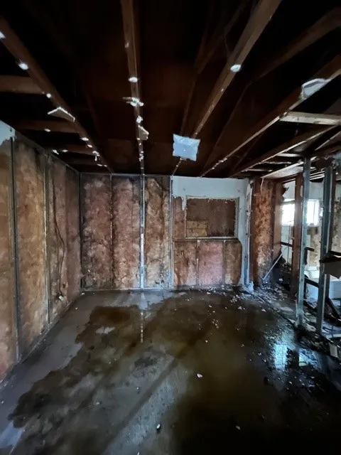 Single Family Residence For Sale in Henderson County , 306 Bounding Main Street, Gun Barrel City, Texas 75156, 2 Bedrooms, 1 Bathroom, Garage spaces, 992 Sqft, built in 1976, Preowned, Price $75,000, mls#21113553, Real Estate Agent in Gun Barrel City, Homes For Sale in Henderson county, Homes For Sale in Gun Barrel City, Realtor in Gun Barrel City Texas, Real Estate Brokerage Independent Realty Texas, Luminita Cordes Realtor