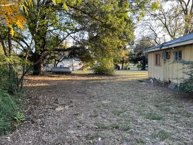 Single Family Residence For Sale in Henderson County , 306 Bounding Main Street, Gun Barrel City, Texas 75156, 2 Bedrooms, 1 Bathroom, Garage spaces, 992 Sqft, built in 1976, Preowned, Price $75,000, mls#21113553, Real Estate Agent in Gun Barrel City, Homes For Sale in Henderson county, Homes For Sale in Gun Barrel City, Realtor in Gun Barrel City Texas, Real Estate Brokerage Independent Realty Texas, Luminita Cordes Realtor