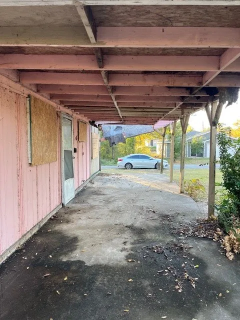 Single Family Residence For Sale in Henderson County , 306 Bounding Main Street, Gun Barrel City, Texas 75156, 2 Bedrooms, 1 Bathroom, Garage spaces, 992 Sqft, built in 1976, Preowned, Price $75,000, mls#21113553, Real Estate Agent in Gun Barrel City, Homes For Sale in Henderson county, Homes For Sale in Gun Barrel City, Realtor in Gun Barrel City Texas, Real Estate Brokerage Independent Realty Texas, Luminita Cordes Realtor