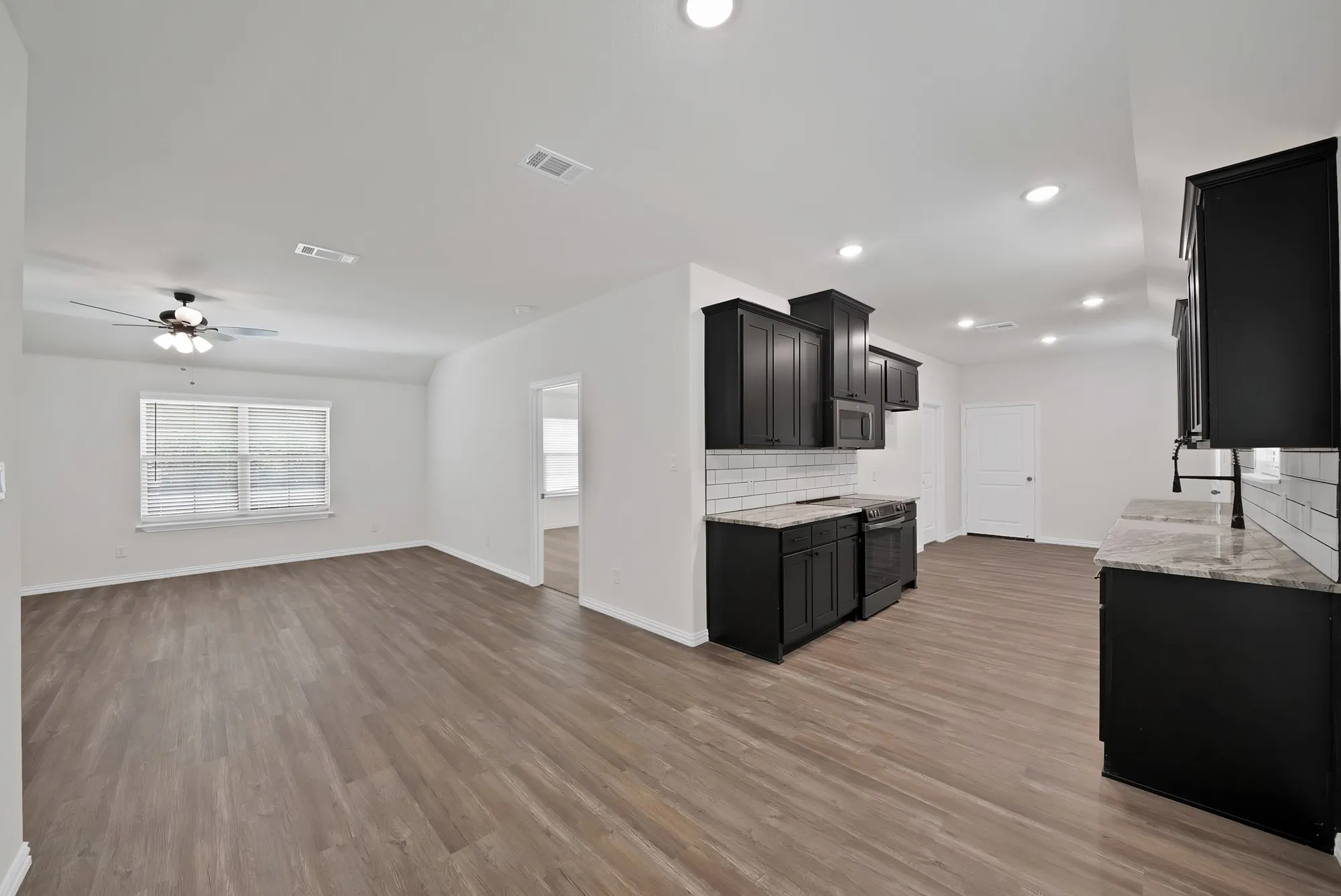 Single Family Residence For Sale in Parker County , 116 Sedona Creek Court, Poolville, Texas 76487, 4 Bedroom, 2 Bathroom, 2 Garage spaces, 1,568 Sqft, built in 2025, New Construction - Complete, mls#21108504, Real Estate Agent in Poolville, Homes For Sale in Parker county, Homes For Sale in Poolville, Realtor in Poolville Texas, Real Estate Brokerage Independent Realty Texas, Luminita Cordes Realtor