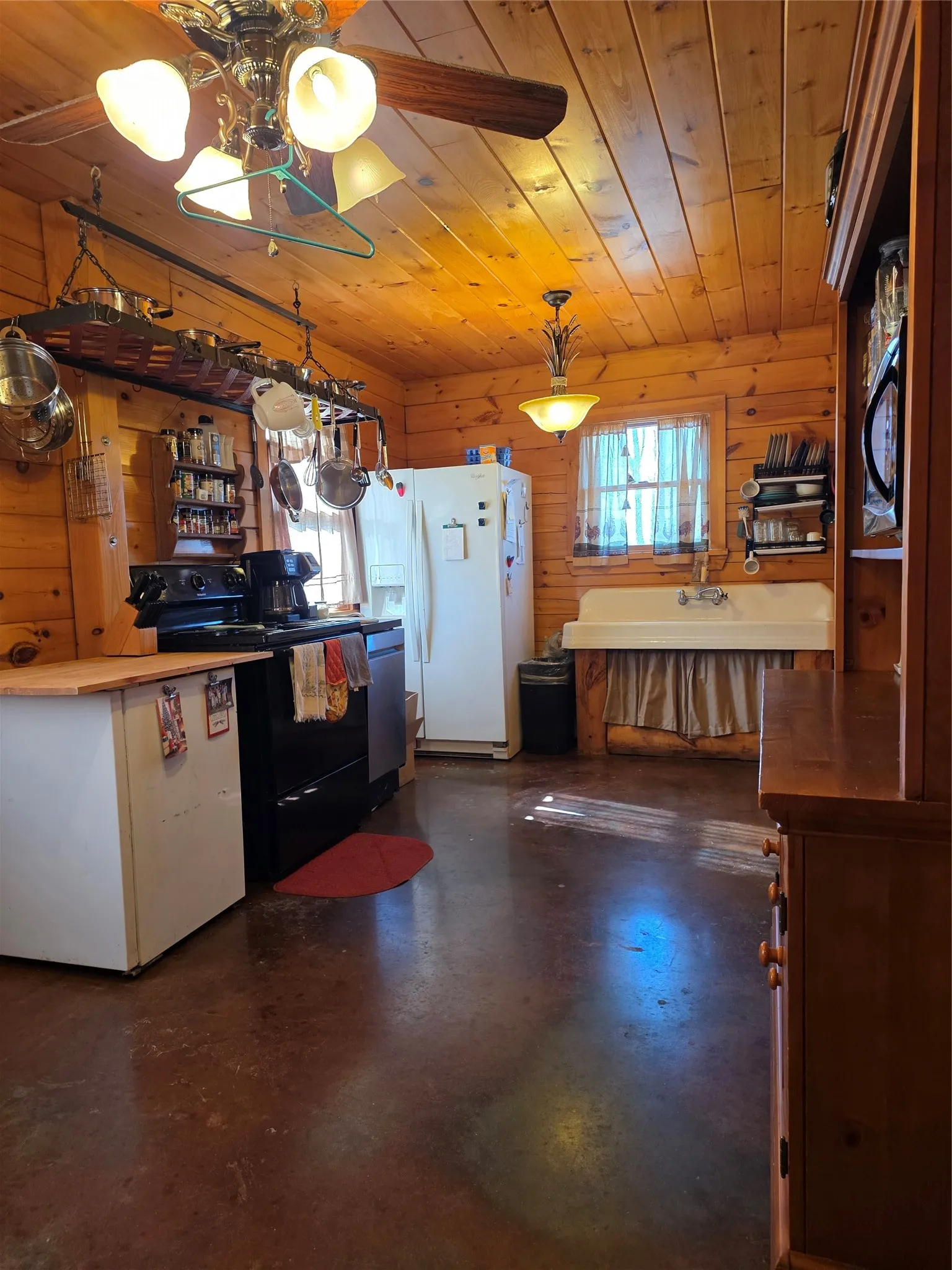 Single Family Residence For Sale in Fannin County , 2628 S State Highway 121, Bonham, Texas 75418, 2 Bedroom, 2 Bathroom, Garage spaces, 1,120 Sqft, built in 2013, mls#21114219, Real Estate Agent in Bonham, Homes For Sale in Fannin county, Homes For Sale in Bonham, Realtor in Bonham Texas, Real Estate Brokerage Independent Realty Texas, Luminita Cordes Realtor