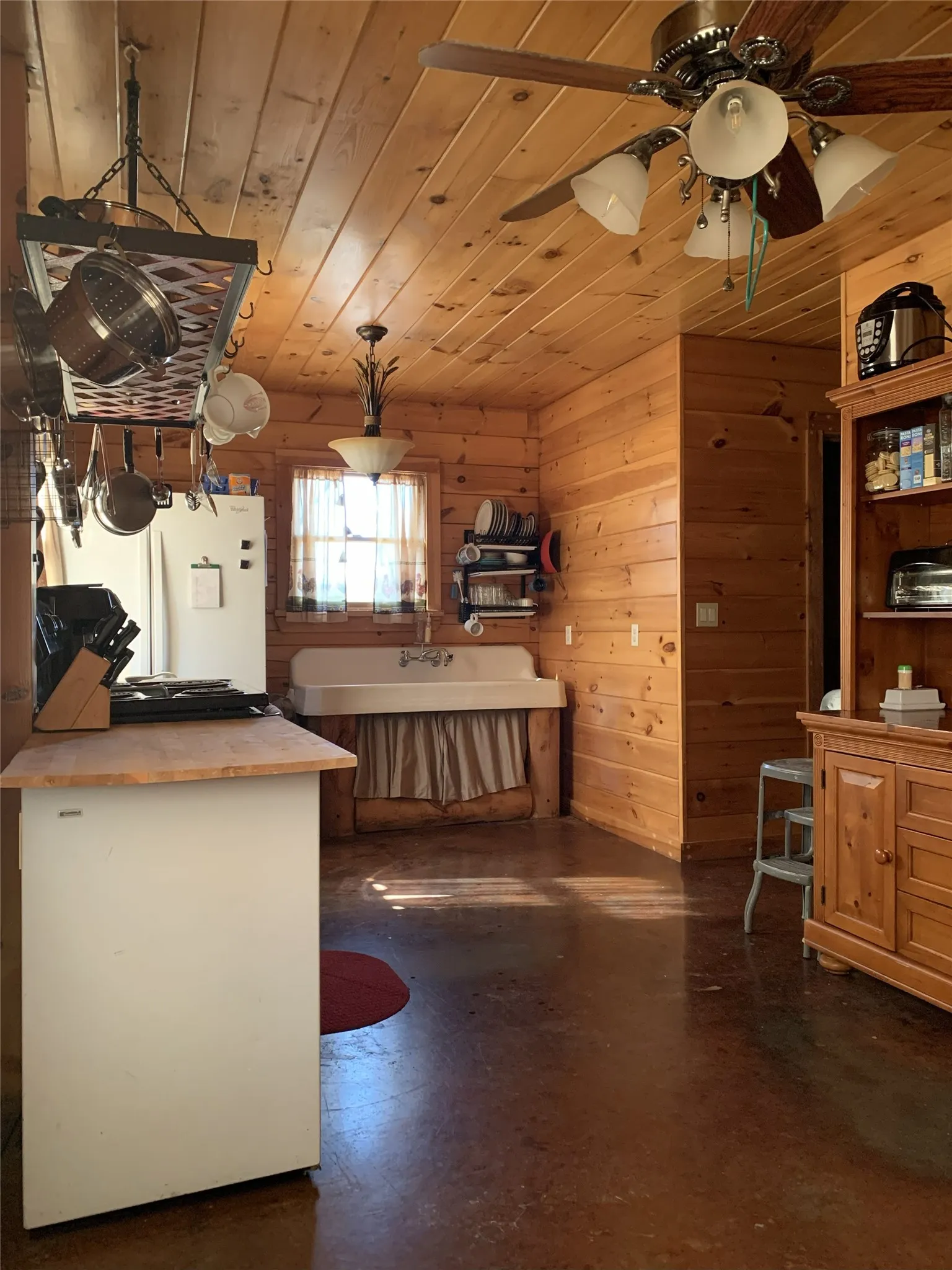 Single Family Residence For Sale in Fannin County , 2628 S State Highway 121, Bonham, Texas 75418, 2 Bedroom, 2 Bathroom, Garage spaces, 1,120 Sqft, built in 2013, mls#21114219, Real Estate Agent in Bonham, Homes For Sale in Fannin county, Homes For Sale in Bonham, Realtor in Bonham Texas, Real Estate Brokerage Independent Realty Texas, Luminita Cordes Realtor
