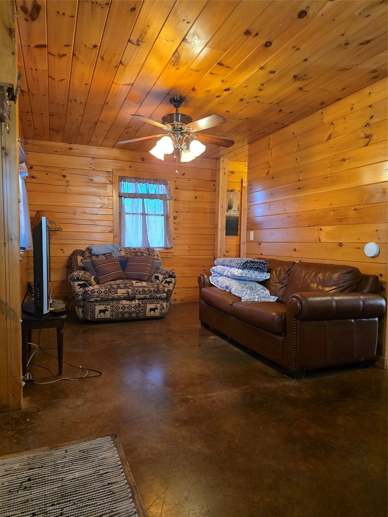 Single Family Residence For Sale in Fannin County , 2628 S State Highway 121, Bonham, Texas 75418, 2 Bedroom, 2 Bathroom, Garage spaces, 1,120 Sqft, built in 2013, mls#21114219, Real Estate Agent in Bonham, Homes For Sale in Fannin county, Homes For Sale in Bonham, Realtor in Bonham Texas, Real Estate Brokerage Independent Realty Texas, Luminita Cordes Realtor
