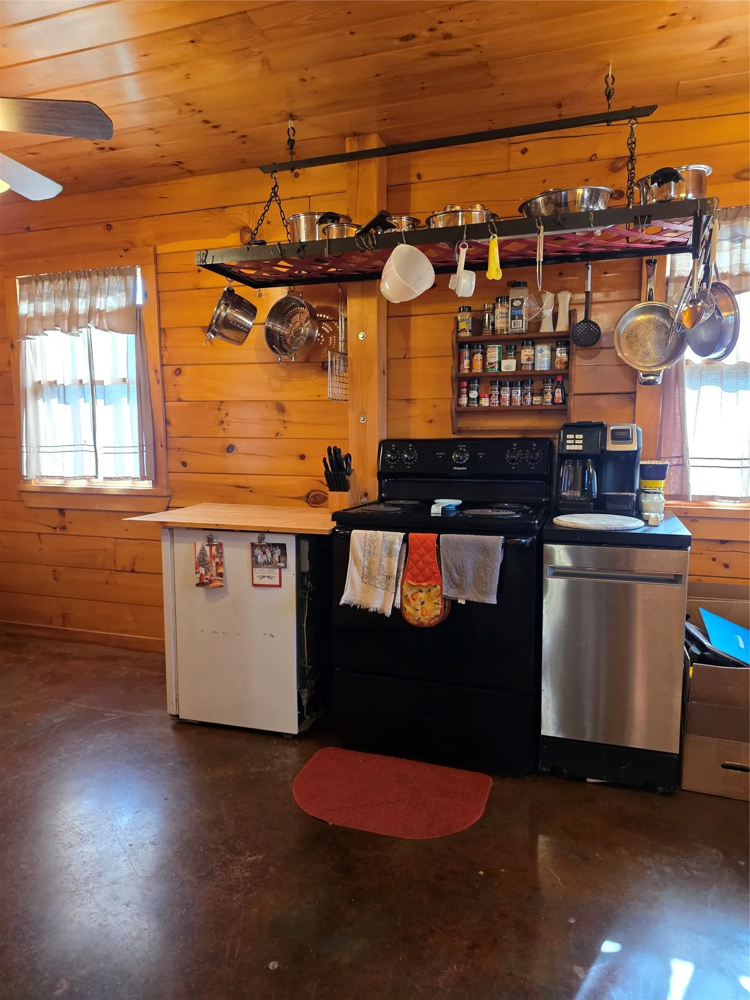 Single Family Residence For Sale in Fannin County , 2628 S State Highway 121, Bonham, Texas 75418, 2 Bedroom, 2 Bathroom, Garage spaces, 1,120 Sqft, built in 2013, mls#21114219, Real Estate Agent in Bonham, Homes For Sale in Fannin county, Homes For Sale in Bonham, Realtor in Bonham Texas, Real Estate Brokerage Independent Realty Texas, Luminita Cordes Realtor