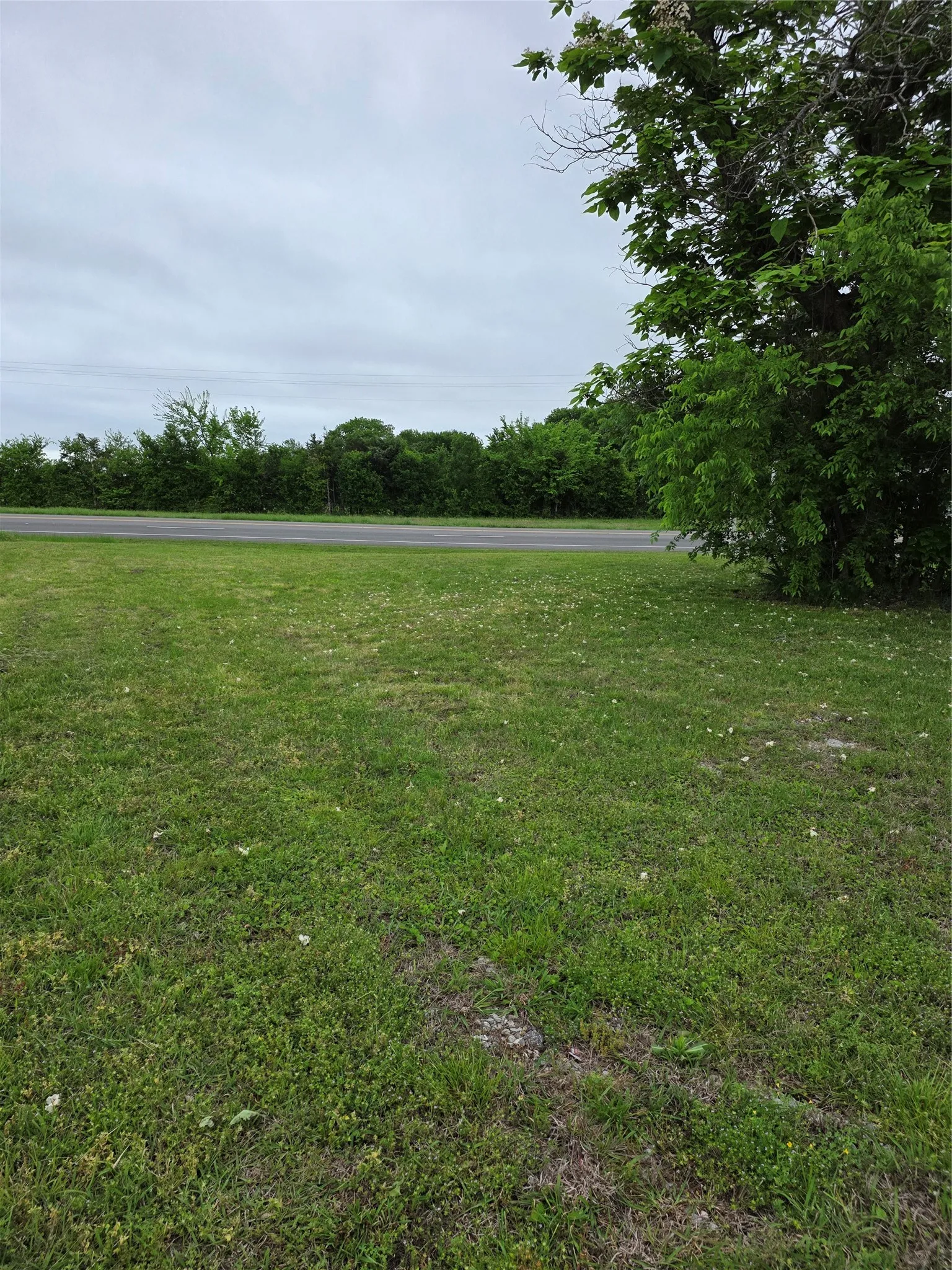 Single Family Residence For Sale in Fannin County , 2628 S State Highway 121, Bonham, Texas 75418, 2 Bedroom, 2 Bathroom, Garage spaces, 1,120 Sqft, built in 2013, mls#21114219, Real Estate Agent in Bonham, Homes For Sale in Fannin county, Homes For Sale in Bonham, Realtor in Bonham Texas, Real Estate Brokerage Independent Realty Texas, Luminita Cordes Realtor